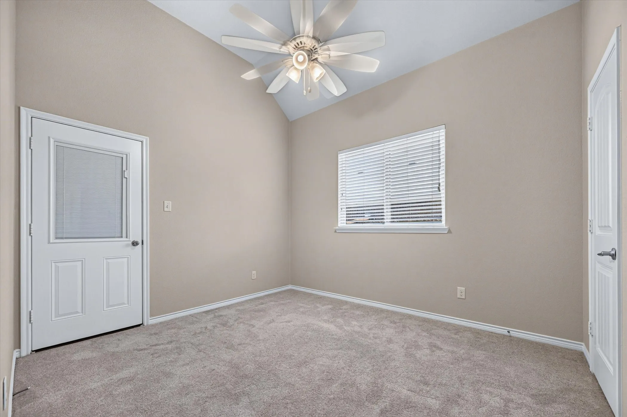 Single Family Residence For Sale in Rockwall County , 1403 Dhaka Drive, Rockwall, Texas 75087, 4 Bedroom, 2 Bathroom, 2 Garage spaces, 2,555 Sqft, built in 2014, mls#21317800, Real Estate Agent in Rockwall, Homes For Sale in Rockwall county, Homes For Sale in Rockwall, Realtor in Rockwall Texas, Real Estate Brokerage Independent Realty Texas, Luminita Cordes Realtor