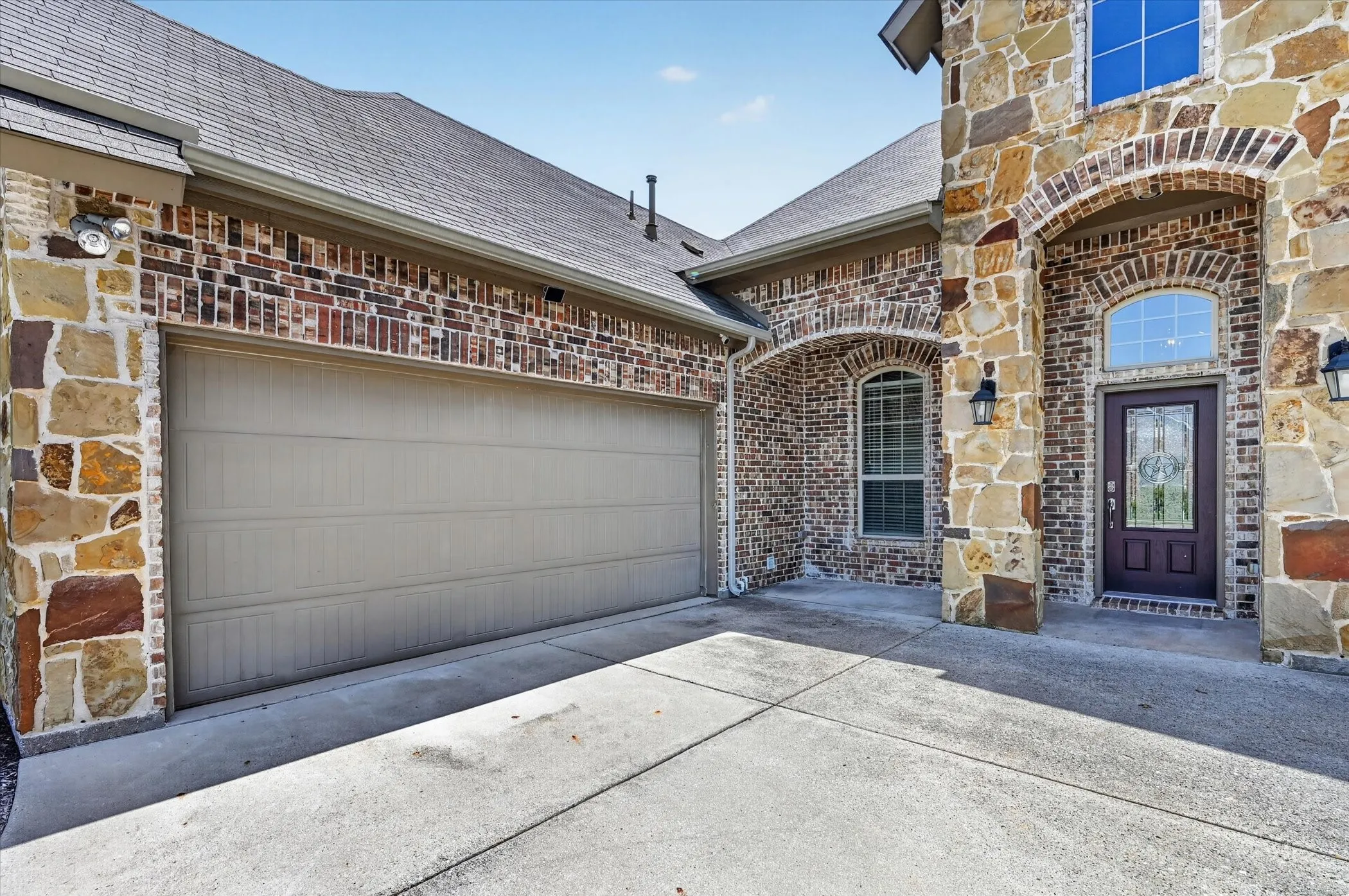 Single Family Residence For Sale in Rockwall County , 1403 Dhaka Drive, Rockwall, Texas 75087, 4 Bedroom, 2 Bathroom, 2 Garage spaces, 2,555 Sqft, built in 2014, mls#21317800, Real Estate Agent in Rockwall, Homes For Sale in Rockwall county, Homes For Sale in Rockwall, Realtor in Rockwall Texas, Real Estate Brokerage Independent Realty Texas, Luminita Cordes Realtor