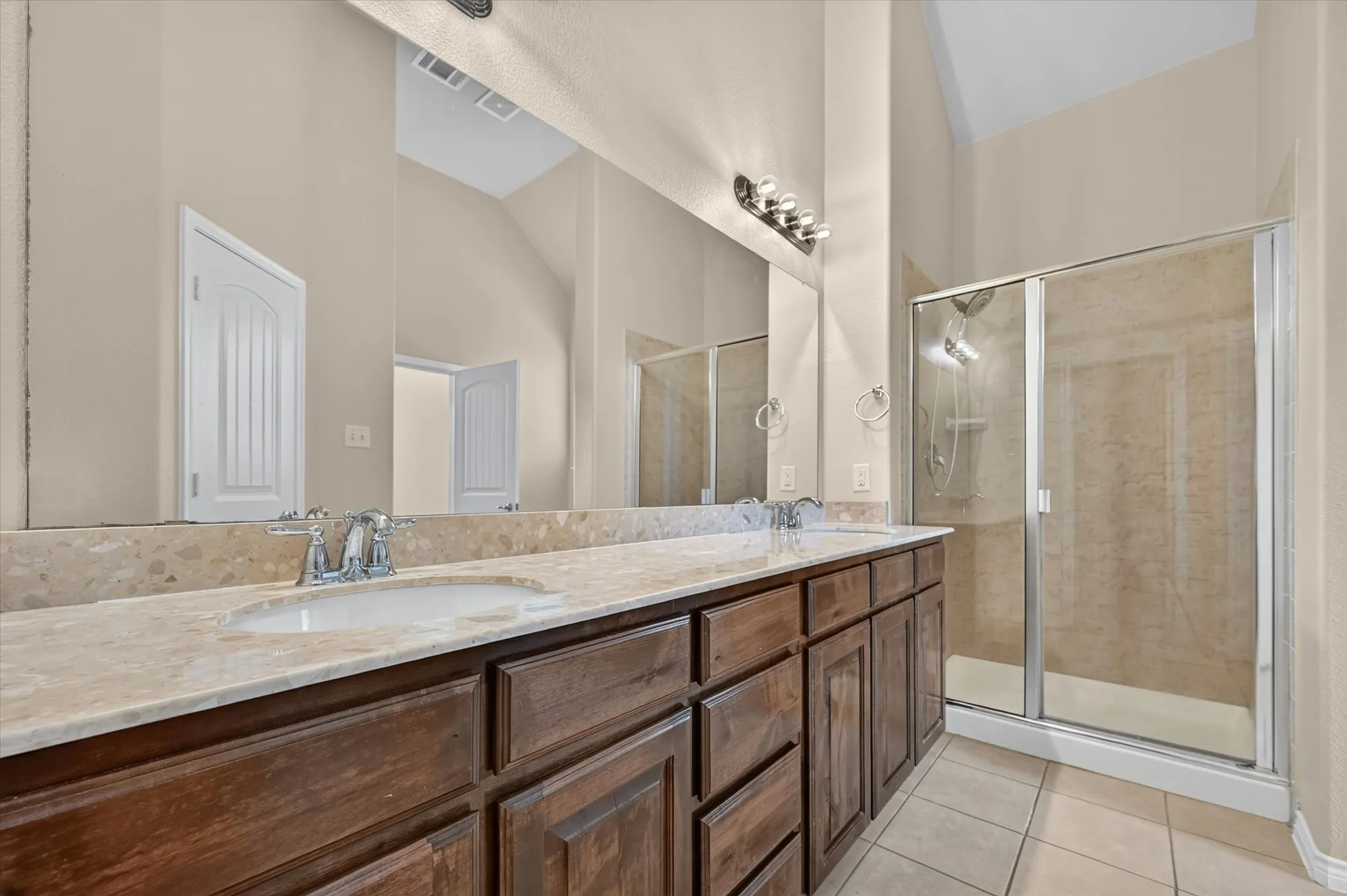 Single Family Residence For Sale in Rockwall County , 1403 Dhaka Drive, Rockwall, Texas 75087, 4 Bedroom, 2 Bathroom, 2 Garage spaces, 2,555 Sqft, built in 2014, mls#21317800, Real Estate Agent in Rockwall, Homes For Sale in Rockwall county, Homes For Sale in Rockwall, Realtor in Rockwall Texas, Real Estate Brokerage Independent Realty Texas, Luminita Cordes Realtor