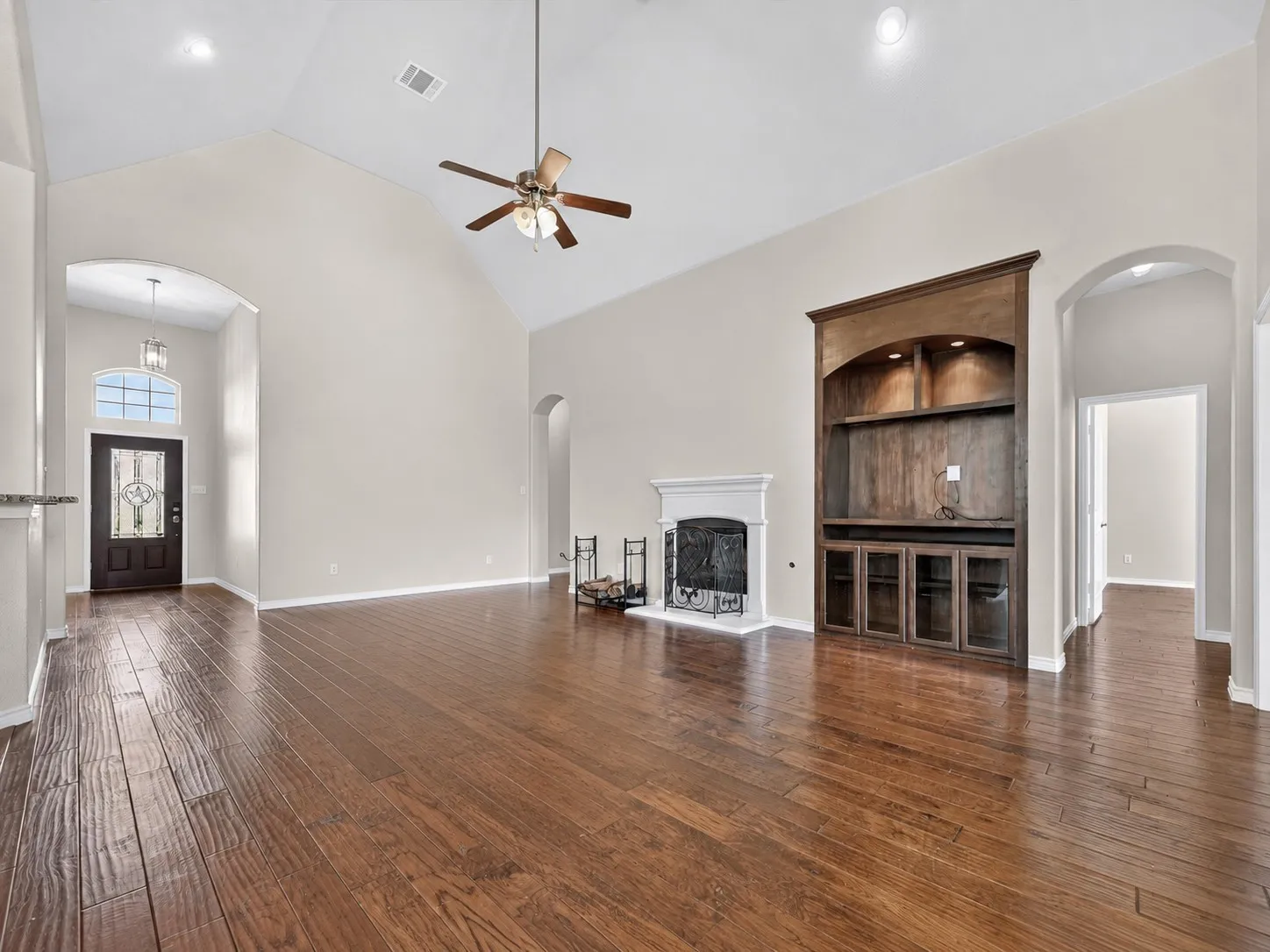 Single Family Residence For Sale in Rockwall County , 1403 Dhaka Drive, Rockwall, Texas 75087, 4 Bedroom, 2 Bathroom, 2 Garage spaces, 2,555 Sqft, built in 2014, mls#21317800, Real Estate Agent in Rockwall, Homes For Sale in Rockwall county, Homes For Sale in Rockwall, Realtor in Rockwall Texas, Real Estate Brokerage Independent Realty Texas, Luminita Cordes Realtor