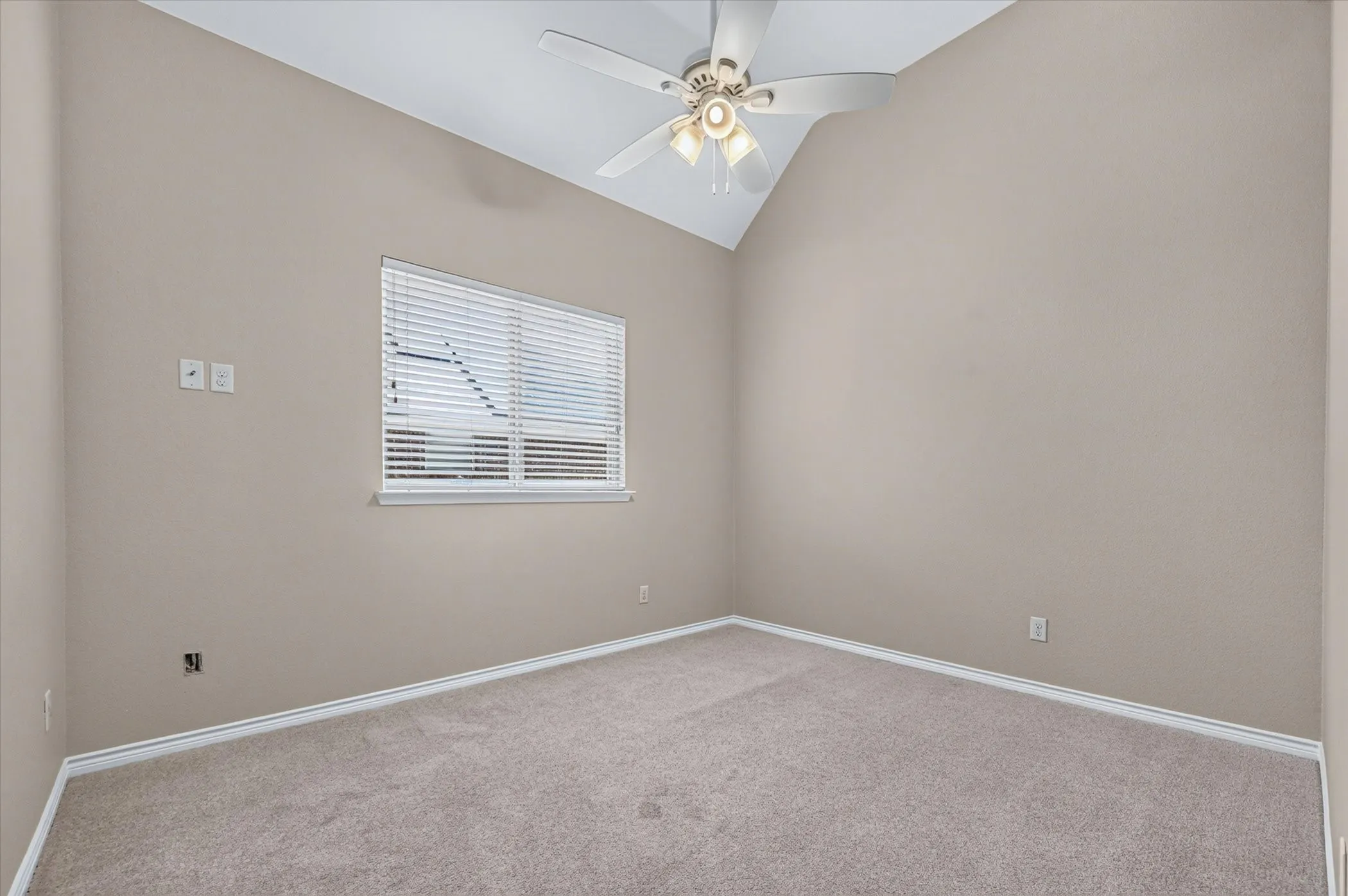 Single Family Residence For Sale in Rockwall County , 1403 Dhaka Drive, Rockwall, Texas 75087, 4 Bedroom, 2 Bathroom, 2 Garage spaces, 2,555 Sqft, built in 2014, mls#21317800, Real Estate Agent in Rockwall, Homes For Sale in Rockwall county, Homes For Sale in Rockwall, Realtor in Rockwall Texas, Real Estate Brokerage Independent Realty Texas, Luminita Cordes Realtor