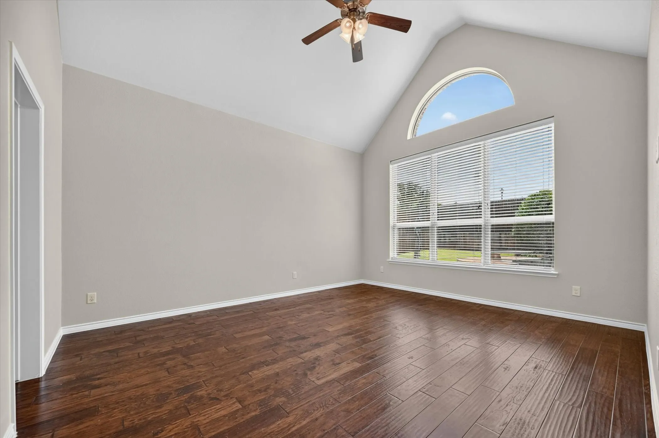 Single Family Residence For Sale in Rockwall County , 1403 Dhaka Drive, Rockwall, Texas 75087, 4 Bedroom, 2 Bathroom, 2 Garage spaces, 2,555 Sqft, built in 2014, mls#21317800, Real Estate Agent in Rockwall, Homes For Sale in Rockwall county, Homes For Sale in Rockwall, Realtor in Rockwall Texas, Real Estate Brokerage Independent Realty Texas, Luminita Cordes Realtor
