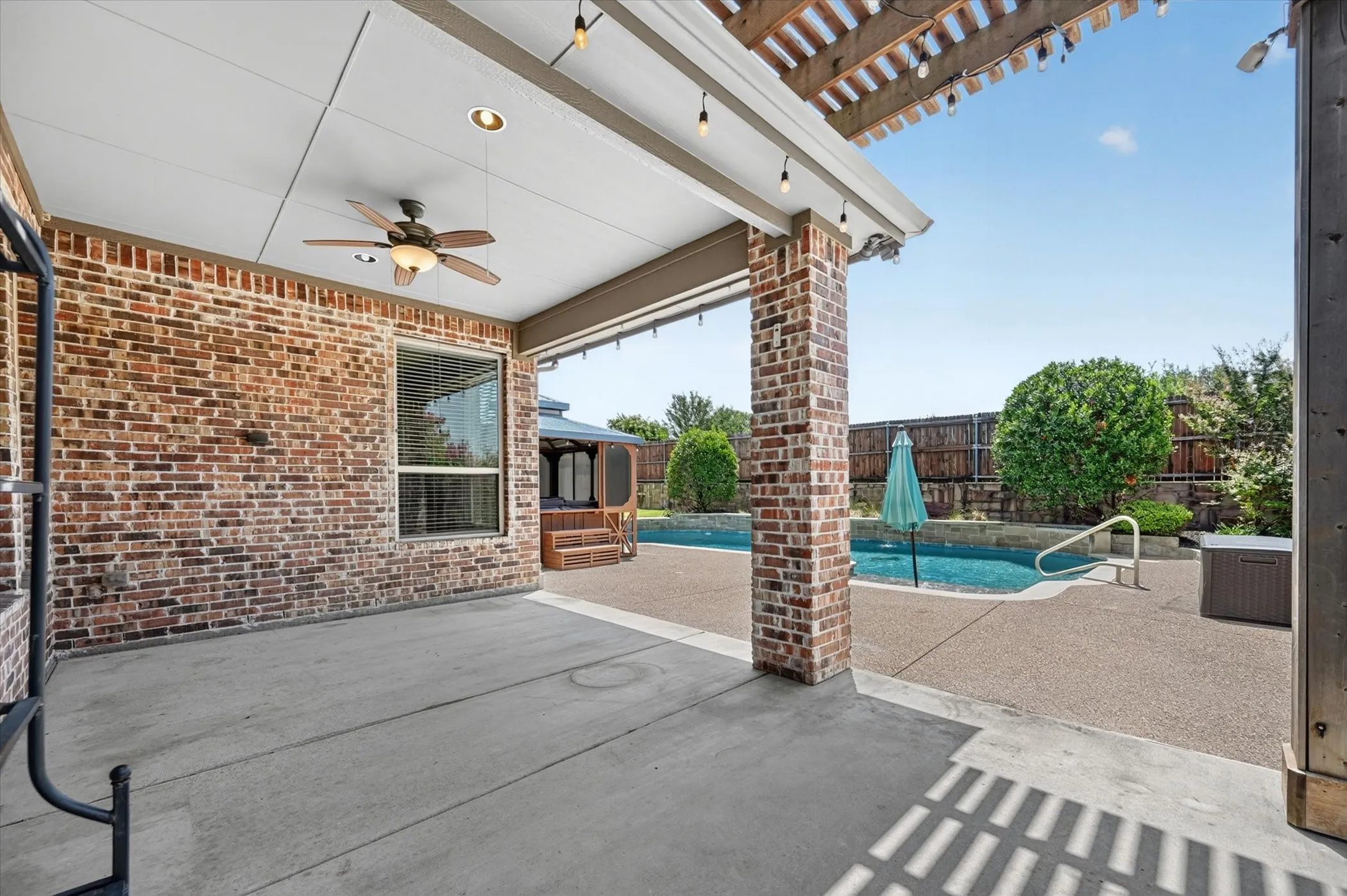 Single Family Residence For Sale in Rockwall County , 1403 Dhaka Drive, Rockwall, Texas 75087, 4 Bedroom, 2 Bathroom, 2 Garage spaces, 2,555 Sqft, built in 2014, mls#21317800, Real Estate Agent in Rockwall, Homes For Sale in Rockwall county, Homes For Sale in Rockwall, Realtor in Rockwall Texas, Real Estate Brokerage Independent Realty Texas, Luminita Cordes Realtor