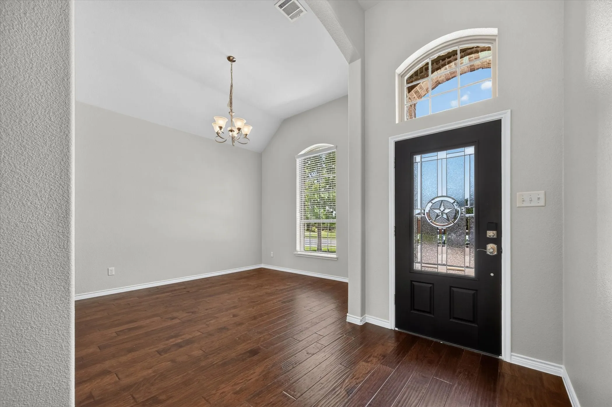 Single Family Residence For Sale in Rockwall County , 1403 Dhaka Drive, Rockwall, Texas 75087, 4 Bedroom, 2 Bathroom, 2 Garage spaces, 2,555 Sqft, built in 2014, mls#21317800, Real Estate Agent in Rockwall, Homes For Sale in Rockwall county, Homes For Sale in Rockwall, Realtor in Rockwall Texas, Real Estate Brokerage Independent Realty Texas, Luminita Cordes Realtor