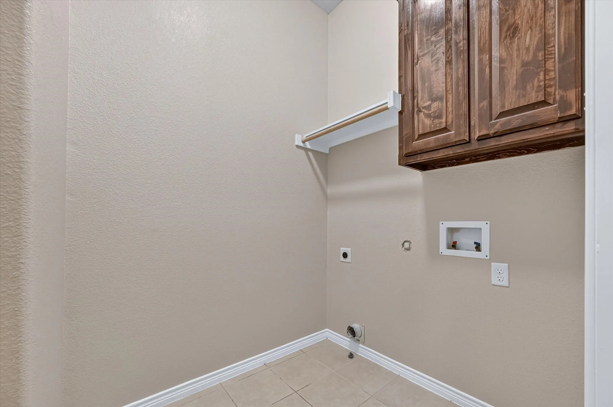 Single Family Residence For Sale in Rockwall County , 1403 Dhaka Drive, Rockwall, Texas 75087, 4 Bedroom, 2 Bathroom, 2 Garage spaces, 2,555 Sqft, built in 2014, mls#21317800, Real Estate Agent in Rockwall, Homes For Sale in Rockwall county, Homes For Sale in Rockwall, Realtor in Rockwall Texas, Real Estate Brokerage Independent Realty Texas, Luminita Cordes Realtor