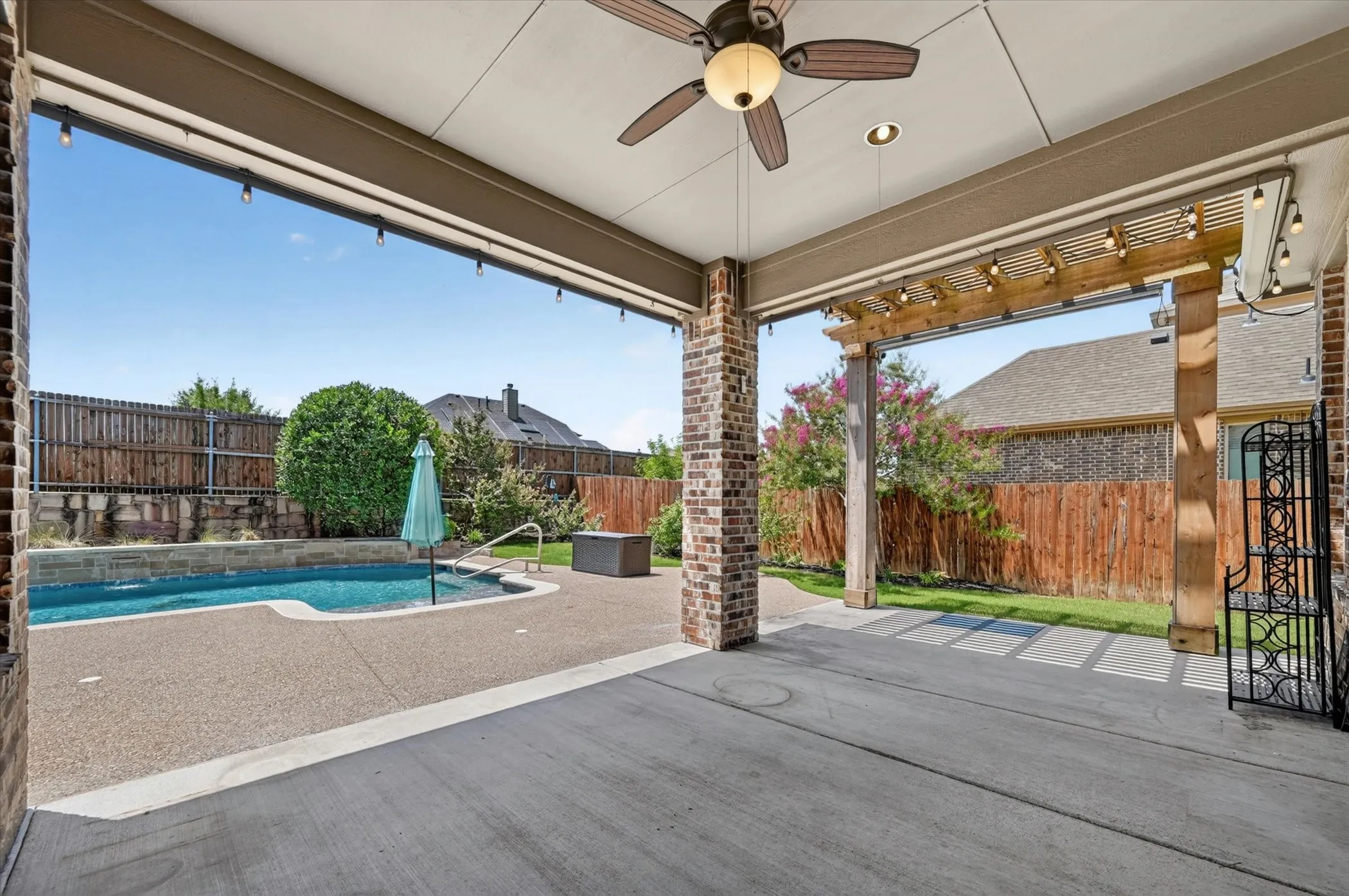 Single Family Residence For Sale in Rockwall County , 1403 Dhaka Drive, Rockwall, Texas 75087, 4 Bedroom, 2 Bathroom, 2 Garage spaces, 2,555 Sqft, built in 2014, mls#21317800, Real Estate Agent in Rockwall, Homes For Sale in Rockwall county, Homes For Sale in Rockwall, Realtor in Rockwall Texas, Real Estate Brokerage Independent Realty Texas, Luminita Cordes Realtor