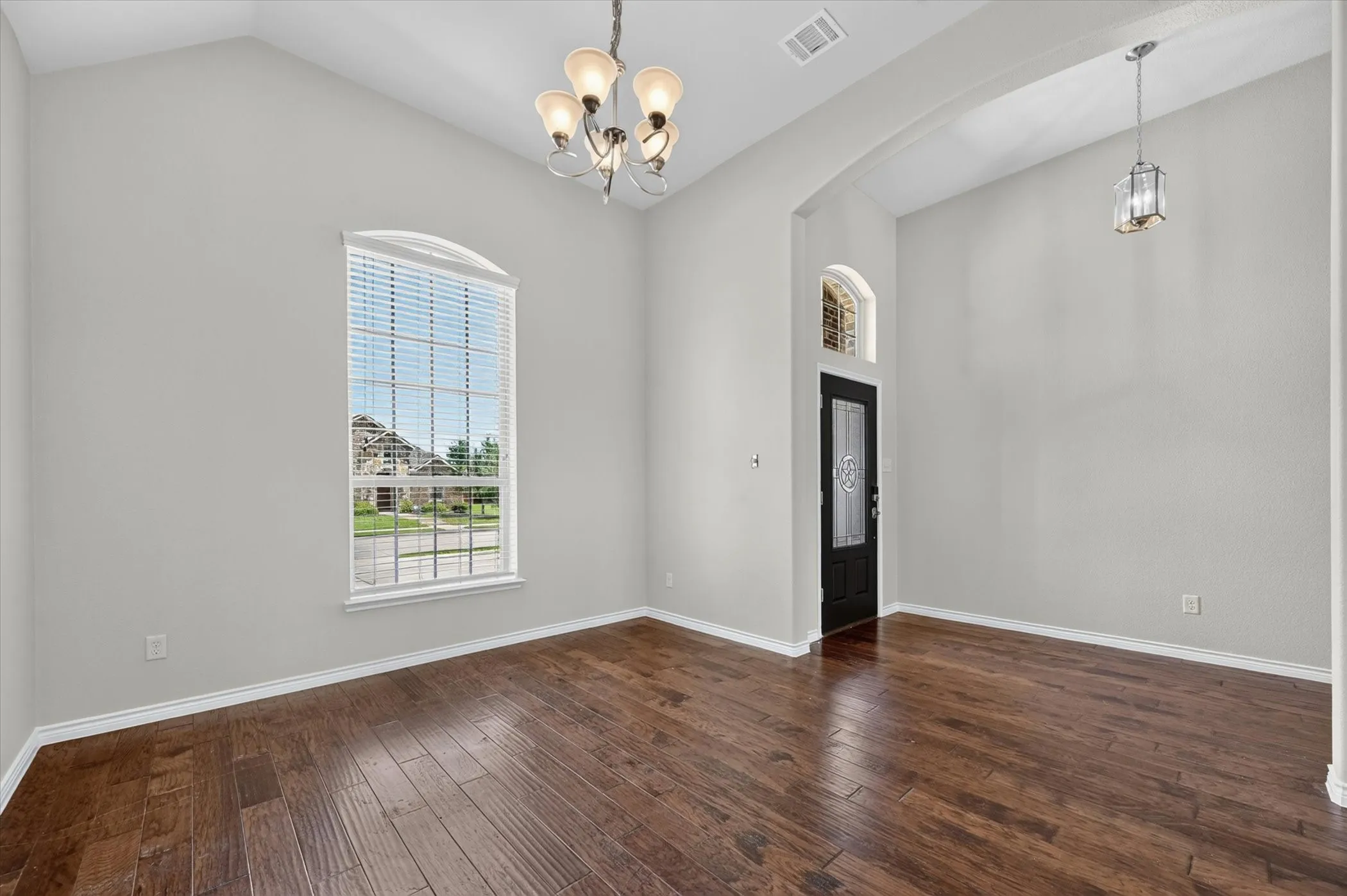 Single Family Residence For Sale in Rockwall County , 1403 Dhaka Drive, Rockwall, Texas 75087, 4 Bedroom, 2 Bathroom, 2 Garage spaces, 2,555 Sqft, built in 2014, mls#21317800, Real Estate Agent in Rockwall, Homes For Sale in Rockwall county, Homes For Sale in Rockwall, Realtor in Rockwall Texas, Real Estate Brokerage Independent Realty Texas, Luminita Cordes Realtor