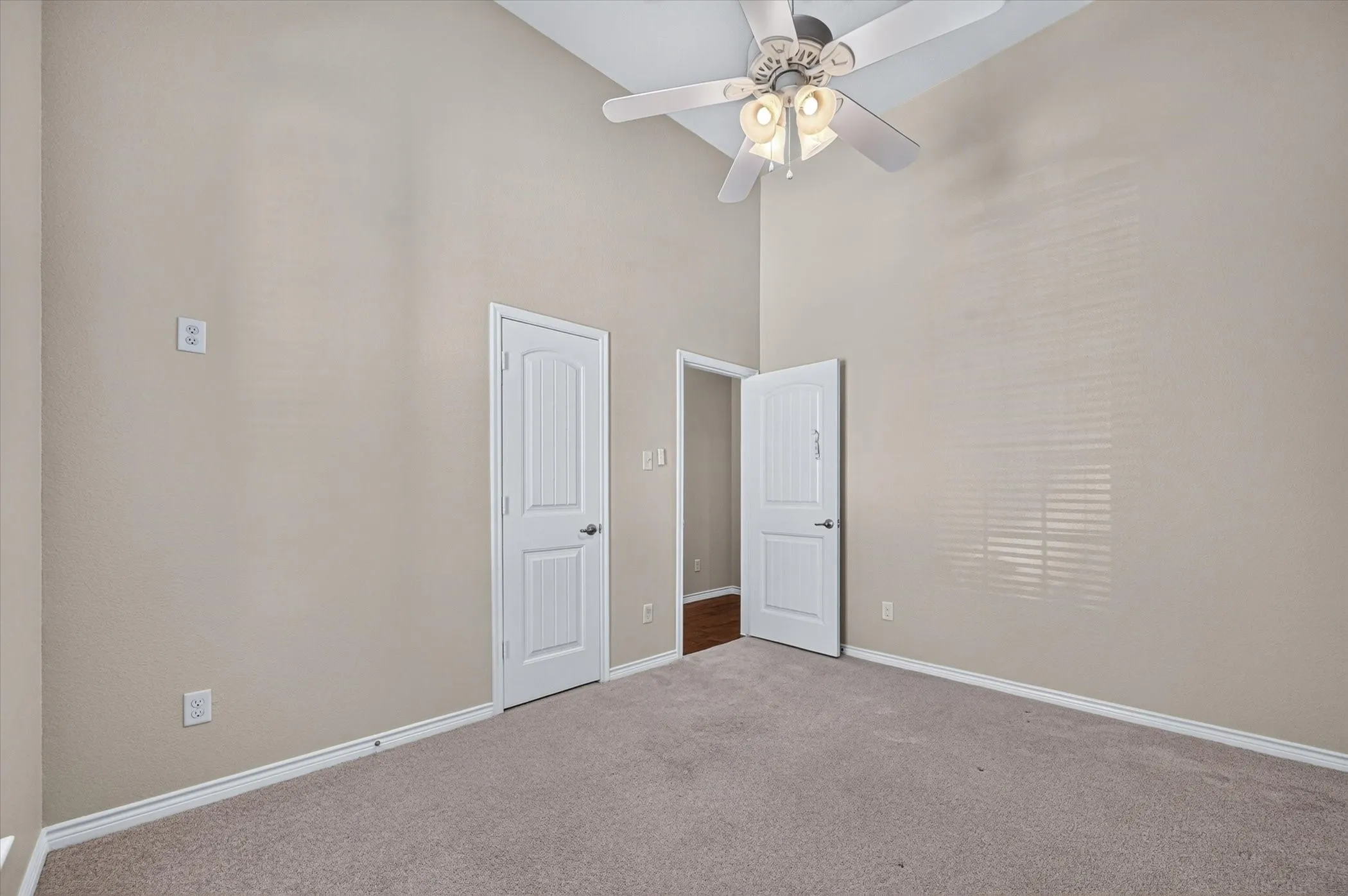 Single Family Residence For Sale in Rockwall County , 1403 Dhaka Drive, Rockwall, Texas 75087, 4 Bedroom, 2 Bathroom, 2 Garage spaces, 2,555 Sqft, built in 2014, mls#21317800, Real Estate Agent in Rockwall, Homes For Sale in Rockwall county, Homes For Sale in Rockwall, Realtor in Rockwall Texas, Real Estate Brokerage Independent Realty Texas, Luminita Cordes Realtor