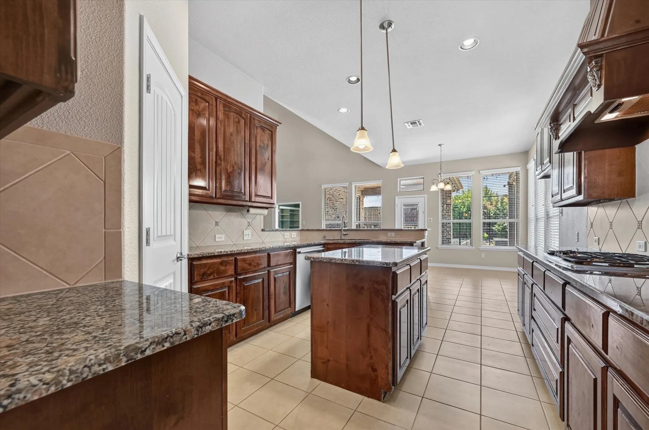 Single Family Residence For Sale in Rockwall County , 1403 Dhaka Drive, Rockwall, Texas 75087, 4 Bedroom, 2 Bathroom, 2 Garage spaces, 2,555 Sqft, built in 2014, mls#21317800, Real Estate Agent in Rockwall, Homes For Sale in Rockwall county, Homes For Sale in Rockwall, Realtor in Rockwall Texas, Real Estate Brokerage Independent Realty Texas, Luminita Cordes Realtor