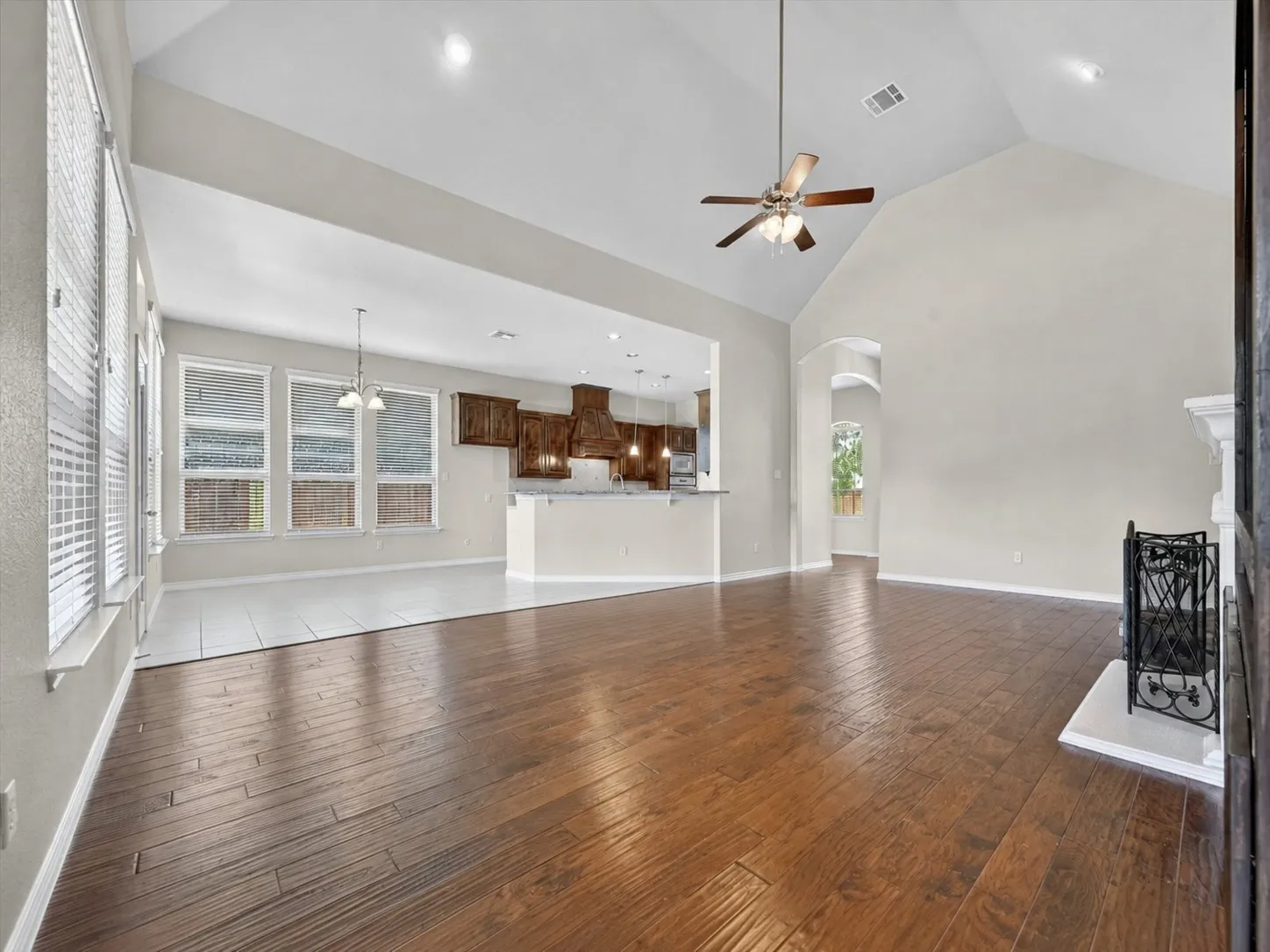 Single Family Residence For Sale in Rockwall County , 1403 Dhaka Drive, Rockwall, Texas 75087, 4 Bedroom, 2 Bathroom, 2 Garage spaces, 2,555 Sqft, built in 2014, mls#21317800, Real Estate Agent in Rockwall, Homes For Sale in Rockwall county, Homes For Sale in Rockwall, Realtor in Rockwall Texas, Real Estate Brokerage Independent Realty Texas, Luminita Cordes Realtor