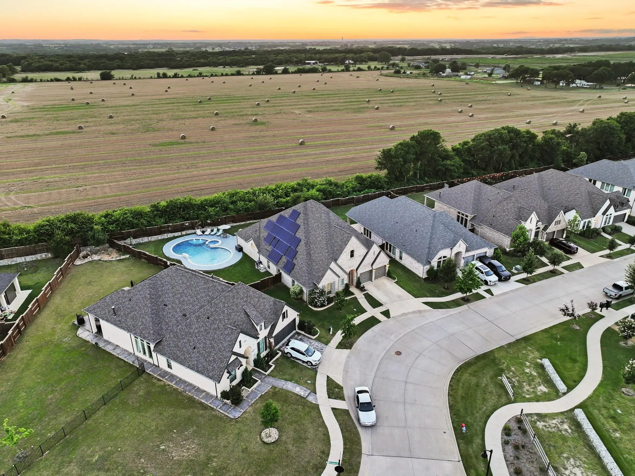 Single Family Residence For Sale in Grayson County , 1732 Cannon Street, Van Alstyne, Texas 75495, 4 Bedroom, 4 Bathroom, 3 Garage spaces, 3,191 Sqft, built in 2022, mls#21314487, Real Estate Agent in Van Alstyne, Homes For Sale in Grayson county, Homes For Sale in Van Alstyne, Realtor in Van Alstyne Texas, Real Estate Brokerage Independent Realty Texas, Luminita Cordes Realtor