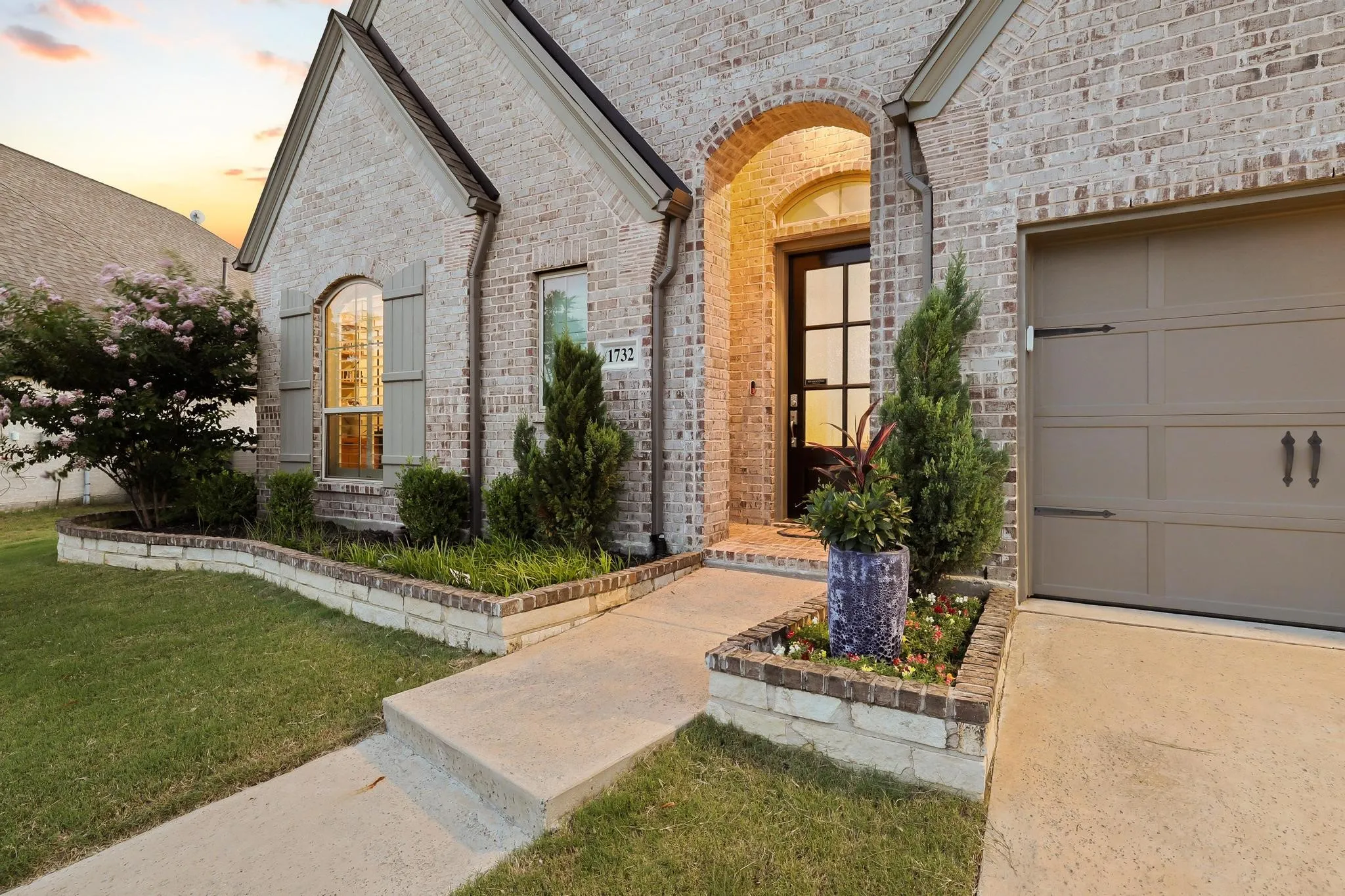 Single Family Residence For Sale in Grayson County , 1732 Cannon Street, Van Alstyne, Texas 75495, 4 Bedroom, 4 Bathroom, 3 Garage spaces, 3,191 Sqft, built in 2022, mls#21314487, Real Estate Agent in Van Alstyne, Homes For Sale in Grayson county, Homes For Sale in Van Alstyne, Realtor in Van Alstyne Texas, Real Estate Brokerage Independent Realty Texas, Luminita Cordes Realtor