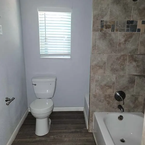 Duplex For Rent in Ellis County , 801 NW Main Street, Ennis, Texas 75119, 1 Bedroom, 1 Bathroom, Garage spaces, 700 Sqft, built in 1920, Price $1,125, mls#21318490, Real Estate Agent in Ennis, Homes For Rent in Ellis county, Homes For Rent in Ennis, Realtor in Ennis Texas, Real Estate Brokerage Independent Realty Texas, Luminita Cordes Realtor