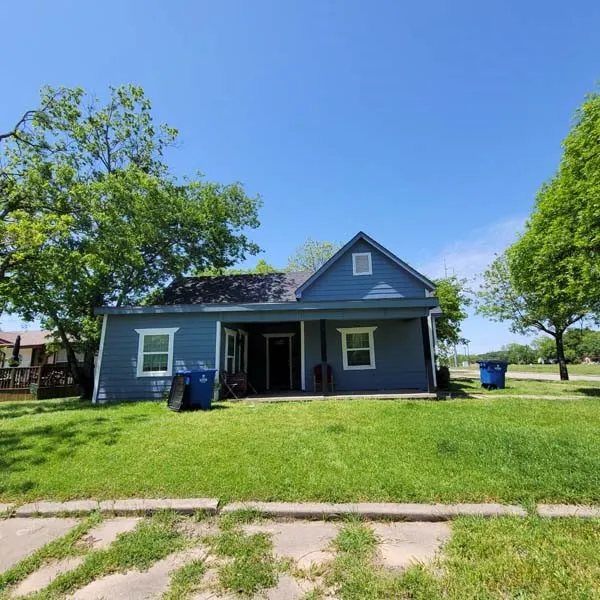Duplex For Rent in Ellis County , 801 NW Main Street, Ennis, Texas 75119, 1 Bedroom, 1 Bathroom, Garage spaces, 700 Sqft, built in 1920, Price $1,125, mls#21318490, Real Estate Agent in Ennis, Homes For Rent in Ellis county, Homes For Rent in Ennis, Realtor in Ennis Texas, Real Estate Brokerage Independent Realty Texas, Luminita Cordes Realtor