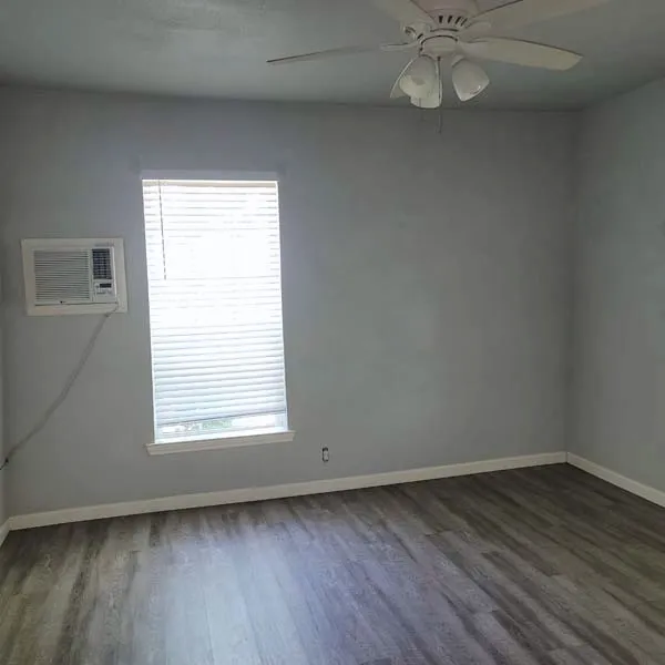 Duplex For Rent in Ellis County , 801 NW Main Street, Ennis, Texas 75119, 1 Bedroom, 1 Bathroom, Garage spaces, 700 Sqft, built in 1920, Price $1,125, mls#21318490, Real Estate Agent in Ennis, Homes For Rent in Ellis county, Homes For Rent in Ennis, Realtor in Ennis Texas, Real Estate Brokerage Independent Realty Texas, Luminita Cordes Realtor