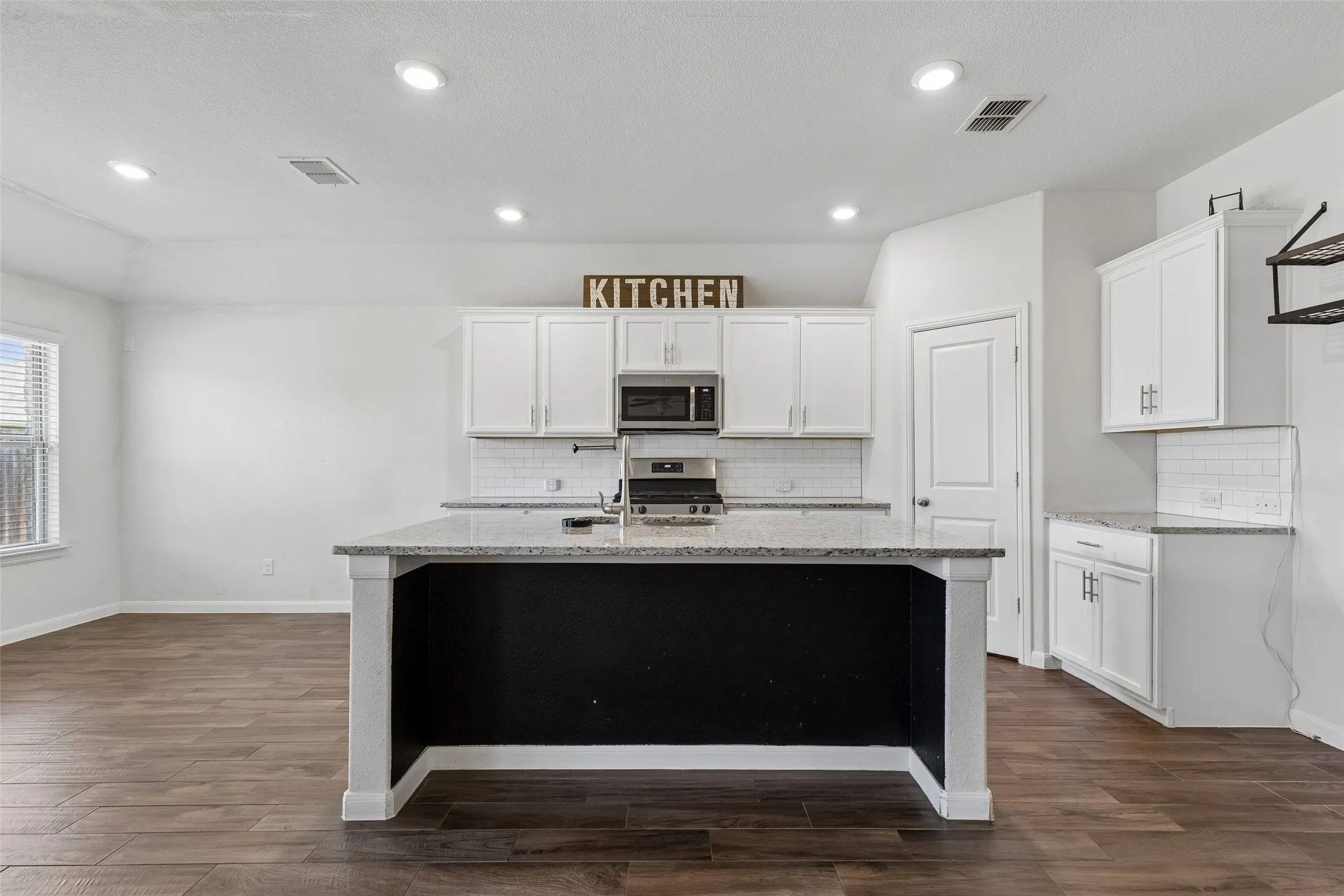 Single Family Residence For Sale in Tarrant County , 9105 Silver Dollar Drive, Fort Worth, Texas 76131, 4 Bedroom, 3 Bathroom, 2 Garage spaces, 2,868 Sqft, built in 2018, mls#21317683, Real Estate Agent in Fort Worth, Homes For Sale in Tarrant county, Homes For Sale in Fort Worth, Realtor in Fort Worth Texas, Real Estate Brokerage Independent Realty Texas, Luminita Cordes Realtor