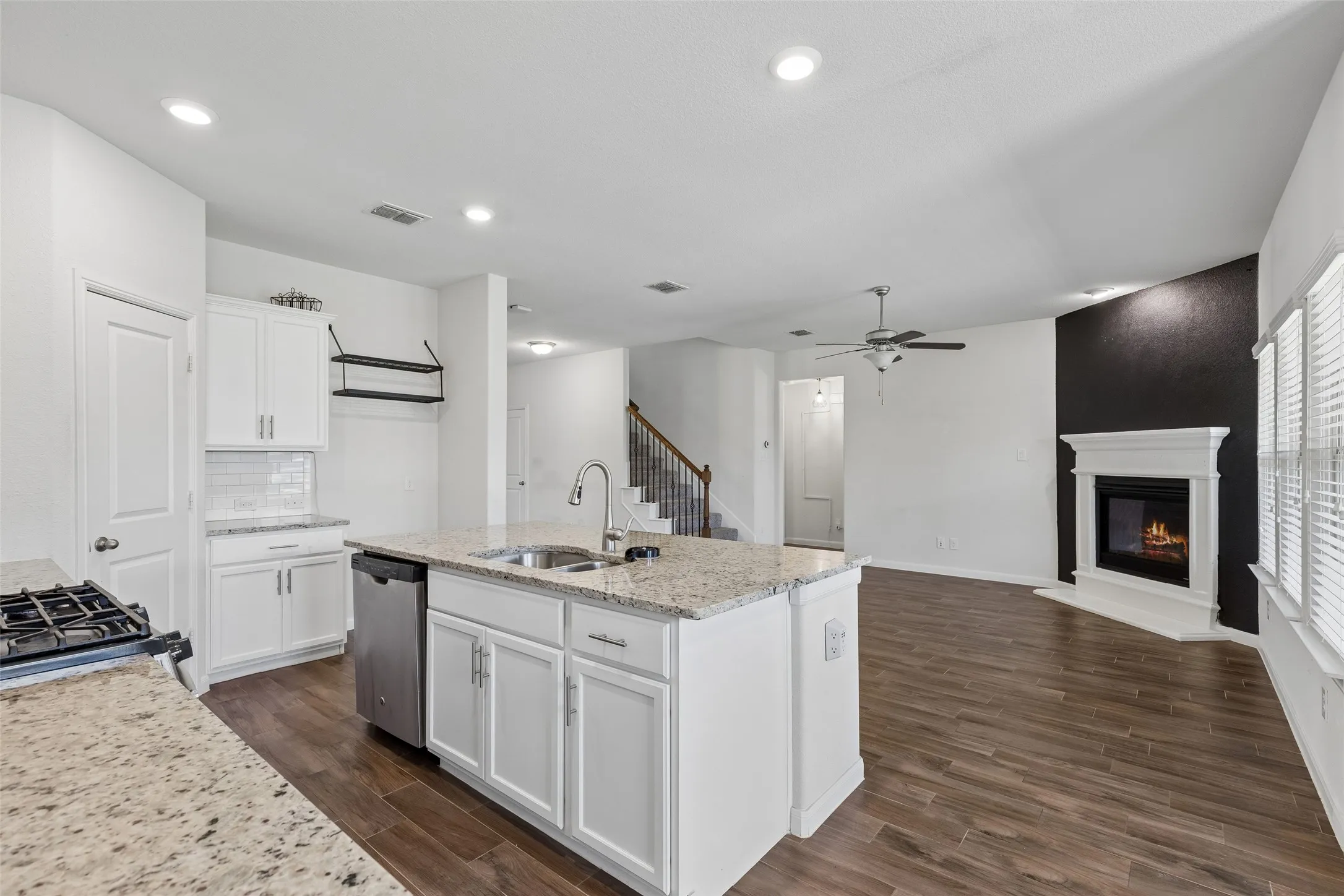 Single Family Residence For Sale in Tarrant County , 9105 Silver Dollar Drive, Fort Worth, Texas 76131, 4 Bedroom, 3 Bathroom, 2 Garage spaces, 2,868 Sqft, built in 2018, mls#21317683, Real Estate Agent in Fort Worth, Homes For Sale in Tarrant county, Homes For Sale in Fort Worth, Realtor in Fort Worth Texas, Real Estate Brokerage Independent Realty Texas, Luminita Cordes Realtor