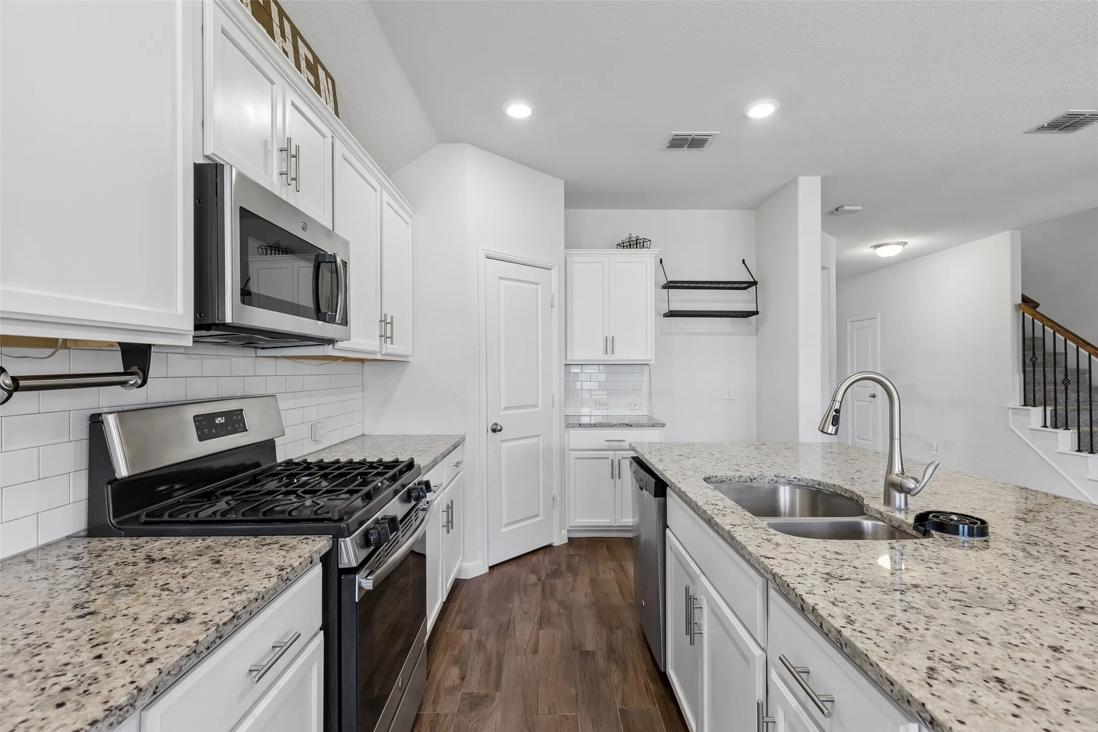 Single Family Residence For Sale in Tarrant County , 9105 Silver Dollar Drive, Fort Worth, Texas 76131, 4 Bedroom, 3 Bathroom, 2 Garage spaces, 2,868 Sqft, built in 2018, mls#21317683, Real Estate Agent in Fort Worth, Homes For Sale in Tarrant county, Homes For Sale in Fort Worth, Realtor in Fort Worth Texas, Real Estate Brokerage Independent Realty Texas, Luminita Cordes Realtor