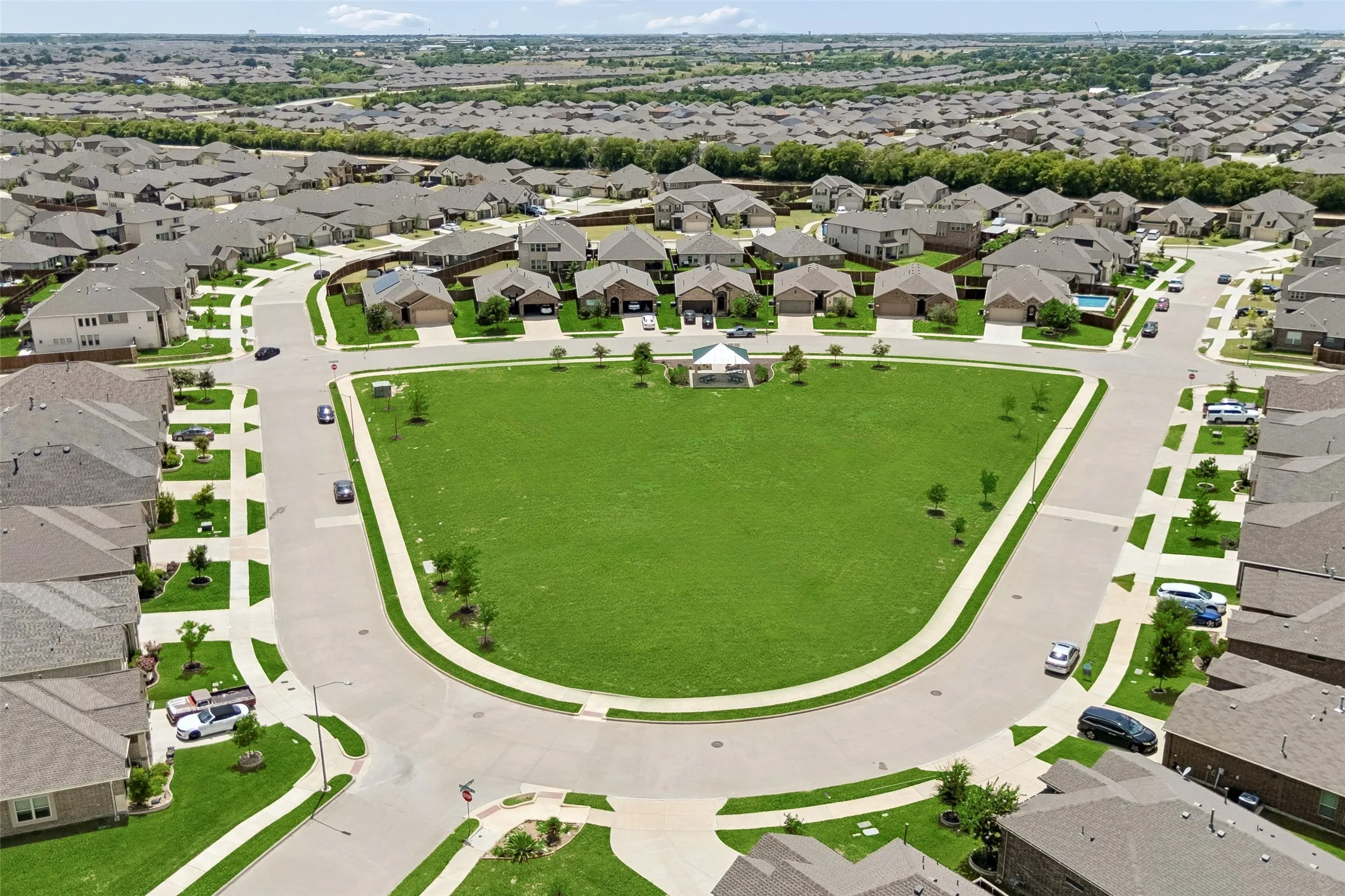 Single Family Residence For Sale in Tarrant County , 9105 Silver Dollar Drive, Fort Worth, Texas 76131, 4 Bedroom, 3 Bathroom, 2 Garage spaces, 2,868 Sqft, built in 2018, mls#21317683, Real Estate Agent in Fort Worth, Homes For Sale in Tarrant county, Homes For Sale in Fort Worth, Realtor in Fort Worth Texas, Real Estate Brokerage Independent Realty Texas, Luminita Cordes Realtor