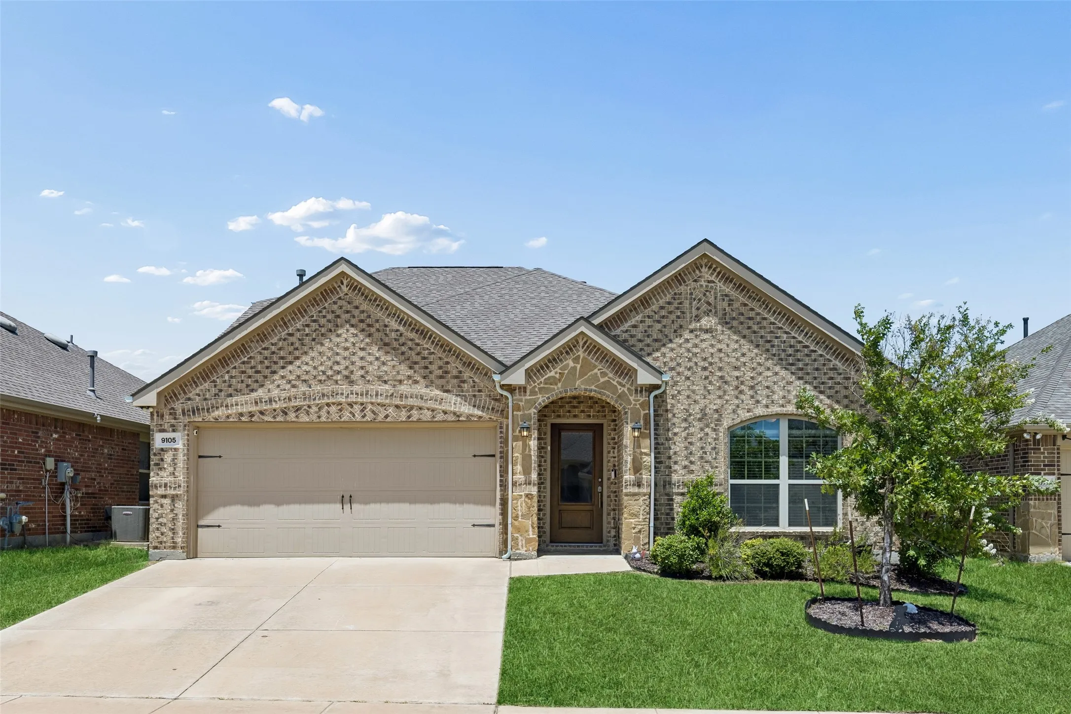 Single Family Residence For Sale in Tarrant County , 9105 Silver Dollar Drive, Fort Worth, Texas 76131, 4 Bedroom, 3 Bathroom, 2 Garage spaces, 2,868 Sqft, built in 2018, mls#21317683, Real Estate Agent in Fort Worth, Homes For Sale in Tarrant county, Homes For Sale in Fort Worth, Realtor in Fort Worth Texas, Real Estate Brokerage Independent Realty Texas, Luminita Cordes Realtor