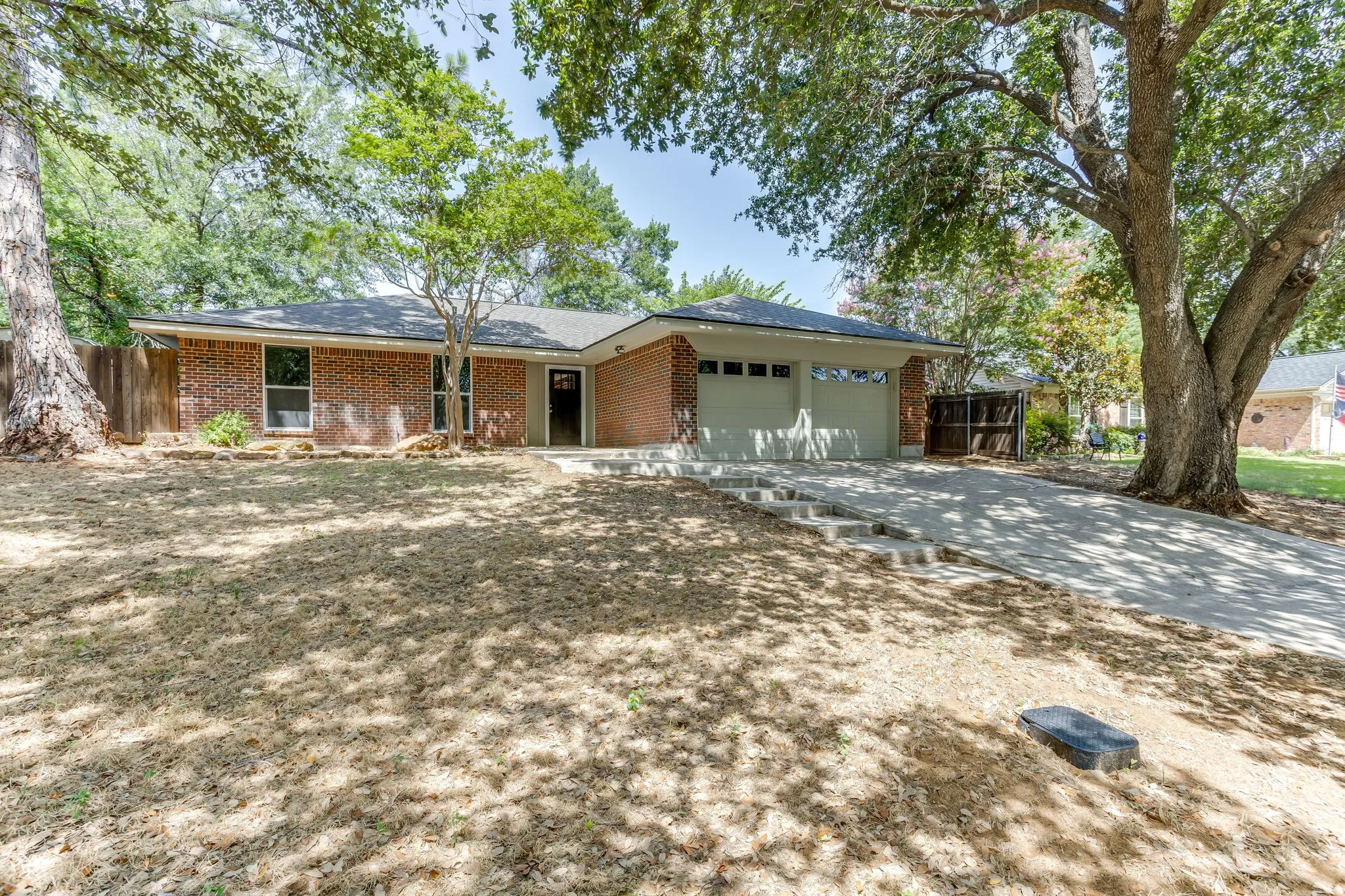 Single Family Residence For Sale in Tarrant County , 2709 Springbrooke Drive, Hurst, Texas 76054, 3 Bedroom, 2 Bathroom, 2 Garage spaces, 1,660 Sqft, built in 1978, mls#21317437, Real Estate Agent in Hurst, Homes For Sale in Tarrant county, Homes For Sale in Hurst, Realtor in Hurst Texas, Real Estate Brokerage Independent Realty Texas, Luminita Cordes Realtor