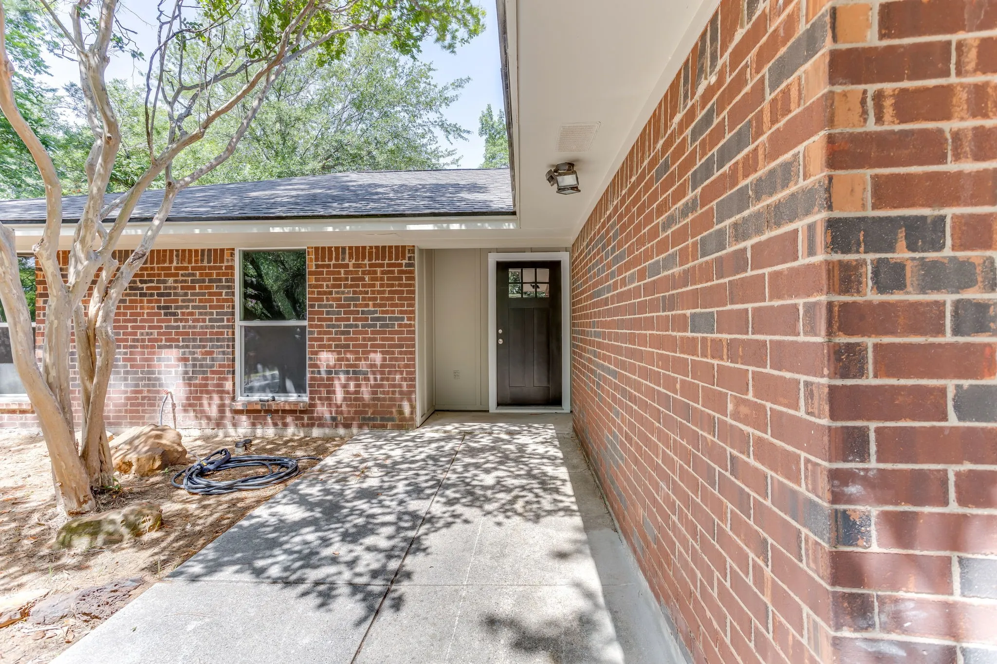 Single Family Residence For Sale in Tarrant County , 2709 Springbrooke Drive, Hurst, Texas 76054, 3 Bedroom, 2 Bathroom, 2 Garage spaces, 1,660 Sqft, built in 1978, mls#21317437, Real Estate Agent in Hurst, Homes For Sale in Tarrant county, Homes For Sale in Hurst, Realtor in Hurst Texas, Real Estate Brokerage Independent Realty Texas, Luminita Cordes Realtor