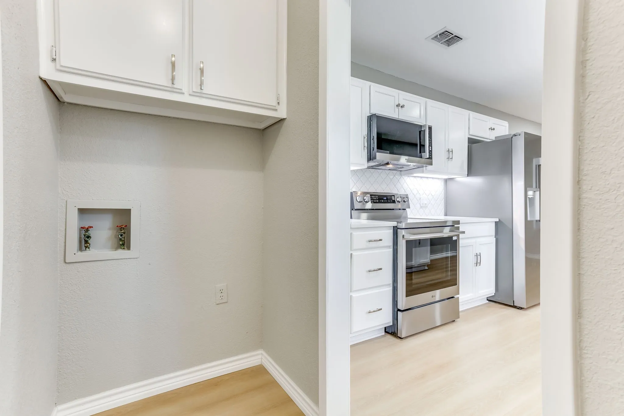 Single Family Residence For Sale in Tarrant County , 2709 Springbrooke Drive, Hurst, Texas 76054, 3 Bedroom, 2 Bathroom, 2 Garage spaces, 1,660 Sqft, built in 1978, mls#21317437, Real Estate Agent in Hurst, Homes For Sale in Tarrant county, Homes For Sale in Hurst, Realtor in Hurst Texas, Real Estate Brokerage Independent Realty Texas, Luminita Cordes Realtor