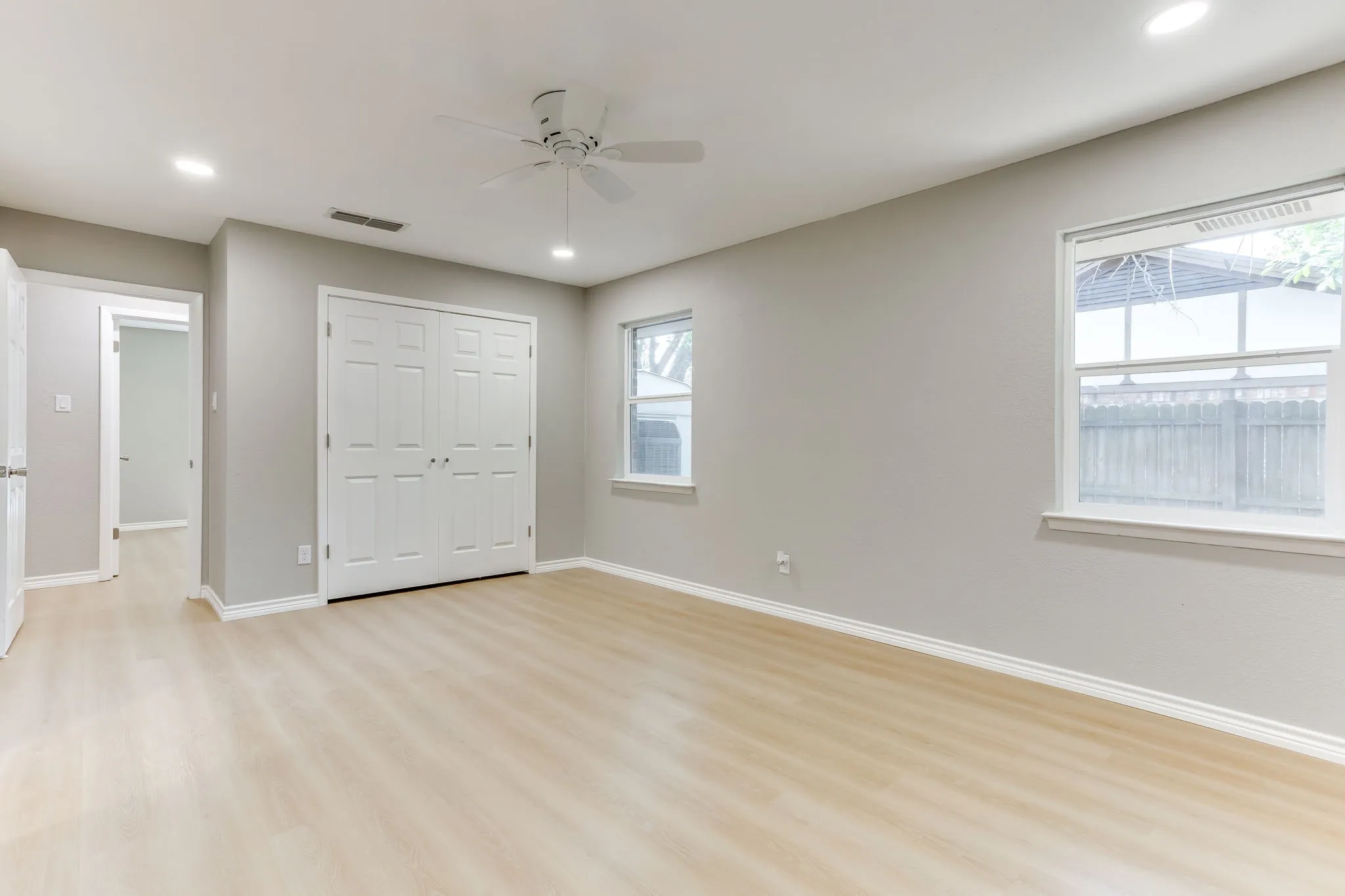 Single Family Residence For Sale in Tarrant County , 2709 Springbrooke Drive, Hurst, Texas 76054, 3 Bedroom, 2 Bathroom, 2 Garage spaces, 1,660 Sqft, built in 1978, mls#21317437, Real Estate Agent in Hurst, Homes For Sale in Tarrant county, Homes For Sale in Hurst, Realtor in Hurst Texas, Real Estate Brokerage Independent Realty Texas, Luminita Cordes Realtor