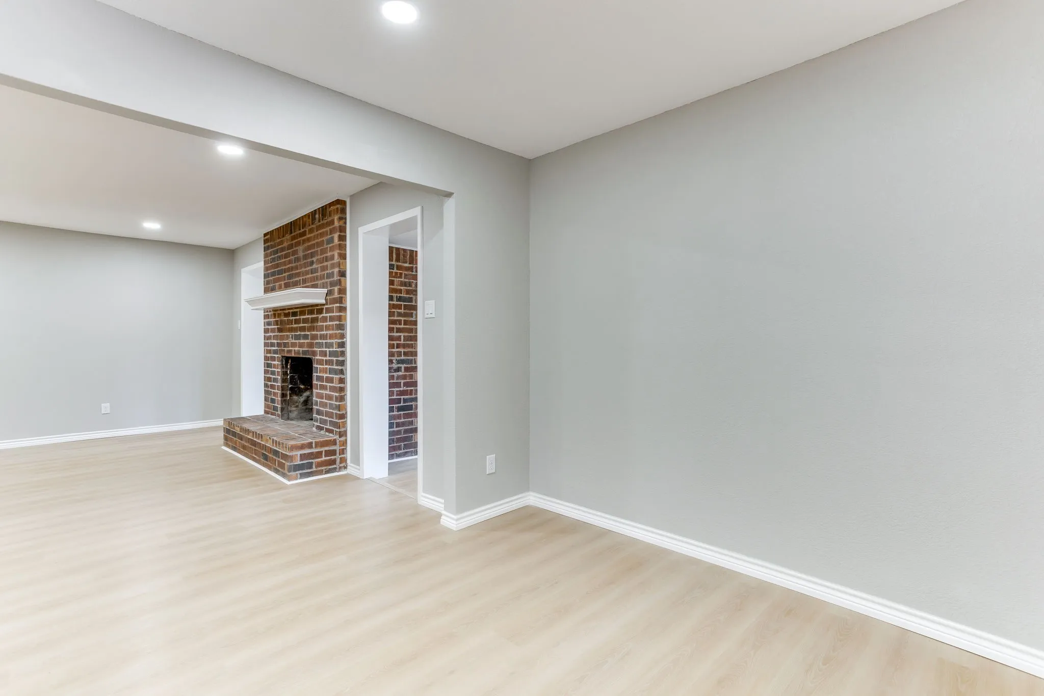 Single Family Residence For Sale in Tarrant County , 2709 Springbrooke Drive, Hurst, Texas 76054, 3 Bedroom, 2 Bathroom, 2 Garage spaces, 1,660 Sqft, built in 1978, mls#21317437, Real Estate Agent in Hurst, Homes For Sale in Tarrant county, Homes For Sale in Hurst, Realtor in Hurst Texas, Real Estate Brokerage Independent Realty Texas, Luminita Cordes Realtor