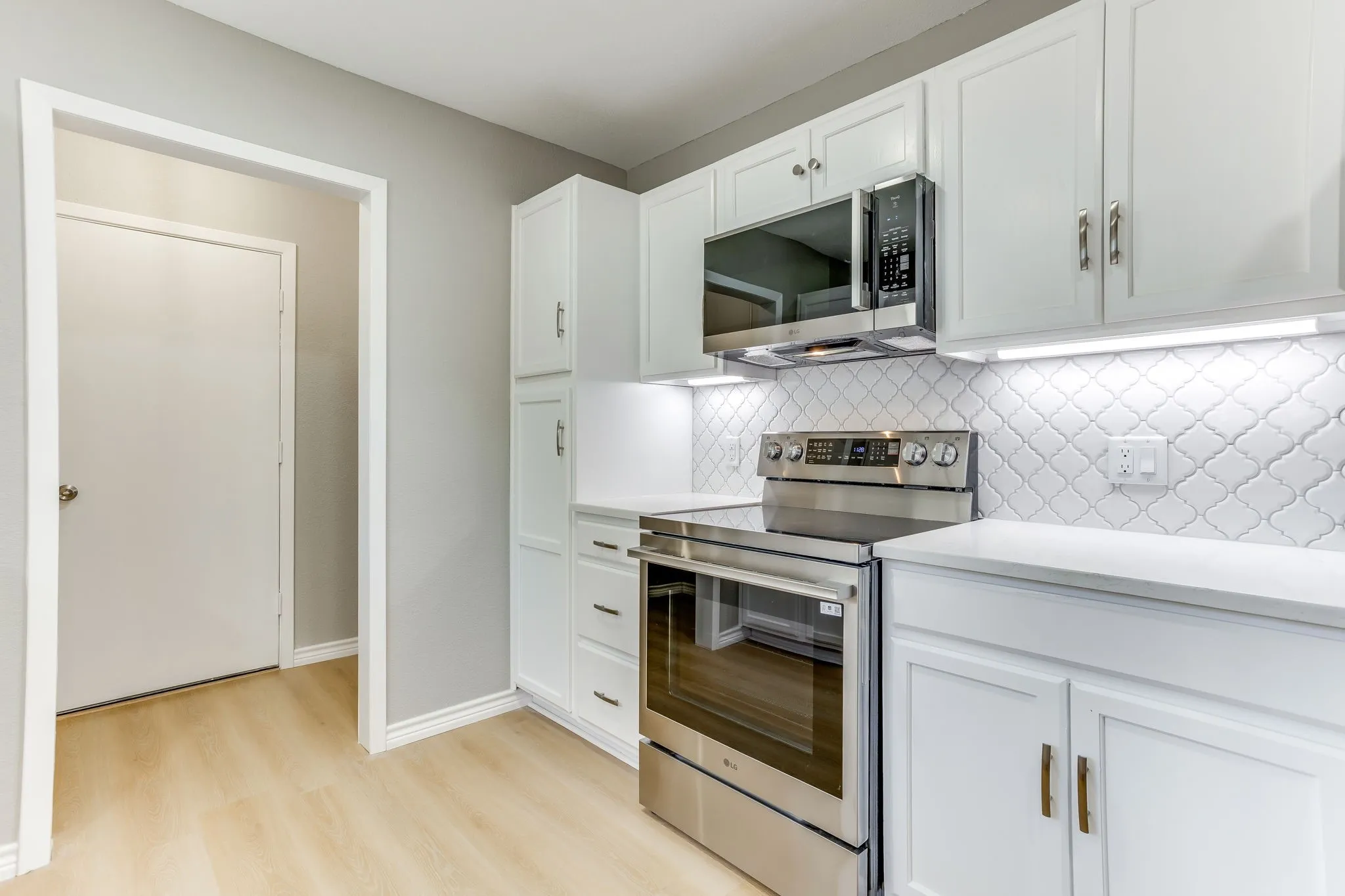 Single Family Residence For Sale in Tarrant County , 2709 Springbrooke Drive, Hurst, Texas 76054, 3 Bedroom, 2 Bathroom, 2 Garage spaces, 1,660 Sqft, built in 1978, mls#21317437, Real Estate Agent in Hurst, Homes For Sale in Tarrant county, Homes For Sale in Hurst, Realtor in Hurst Texas, Real Estate Brokerage Independent Realty Texas, Luminita Cordes Realtor