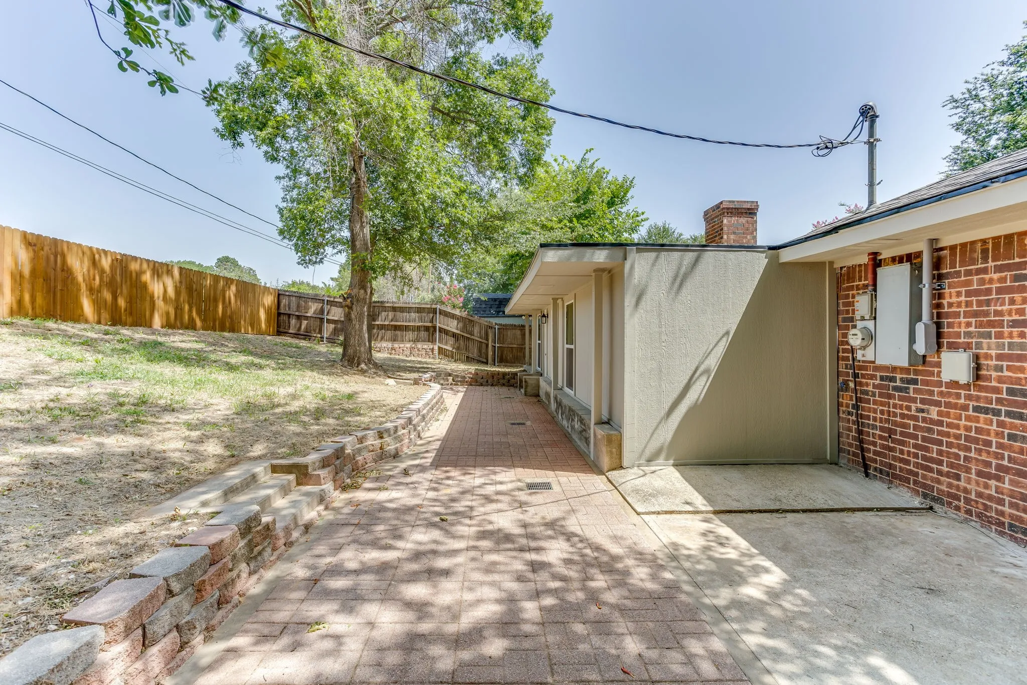 Single Family Residence For Sale in Tarrant County , 2709 Springbrooke Drive, Hurst, Texas 76054, 3 Bedroom, 2 Bathroom, 2 Garage spaces, 1,660 Sqft, built in 1978, mls#21317437, Real Estate Agent in Hurst, Homes For Sale in Tarrant county, Homes For Sale in Hurst, Realtor in Hurst Texas, Real Estate Brokerage Independent Realty Texas, Luminita Cordes Realtor