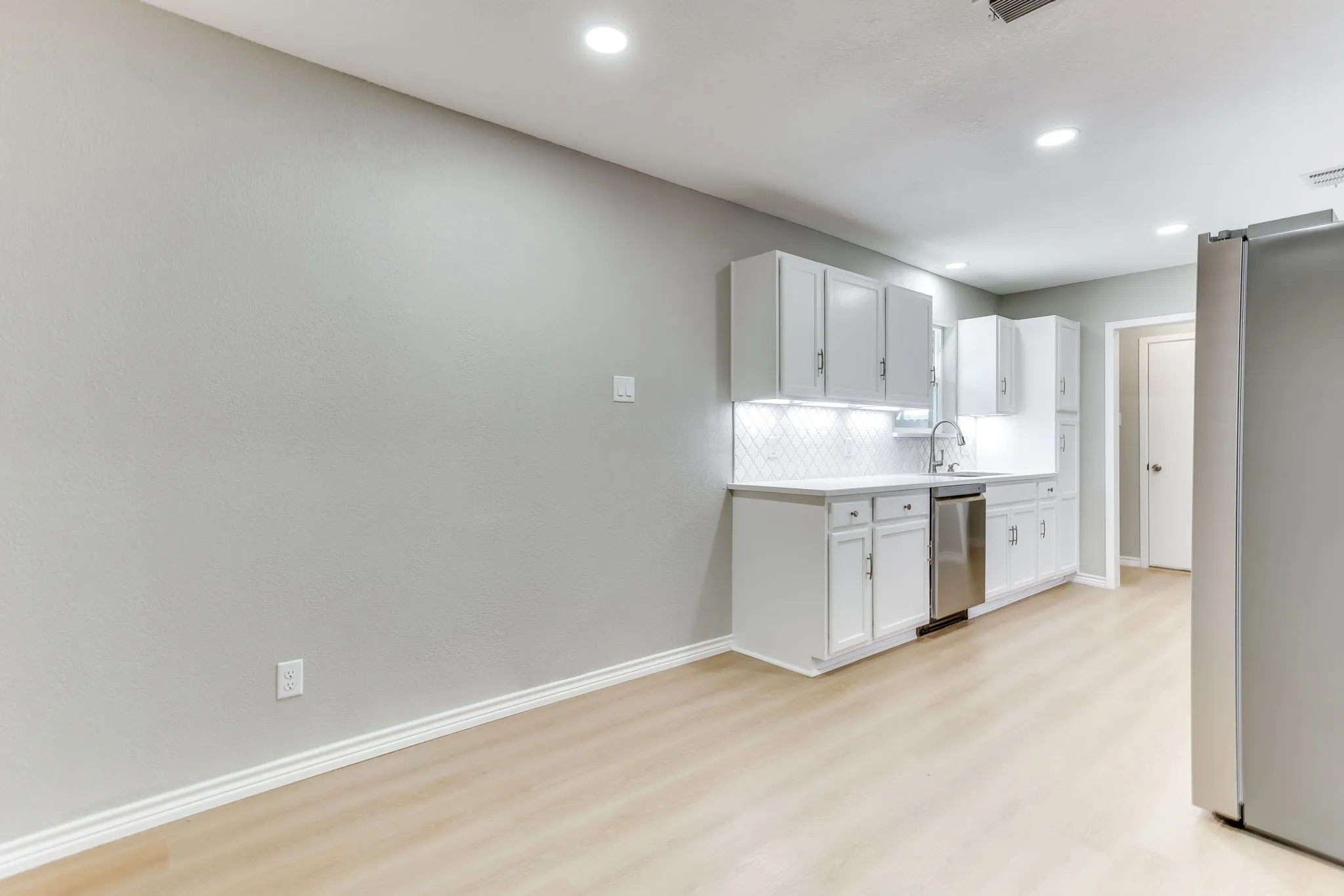 Single Family Residence For Sale in Tarrant County , 2709 Springbrooke Drive, Hurst, Texas 76054, 3 Bedroom, 2 Bathroom, 2 Garage spaces, 1,660 Sqft, built in 1978, mls#21317437, Real Estate Agent in Hurst, Homes For Sale in Tarrant county, Homes For Sale in Hurst, Realtor in Hurst Texas, Real Estate Brokerage Independent Realty Texas, Luminita Cordes Realtor