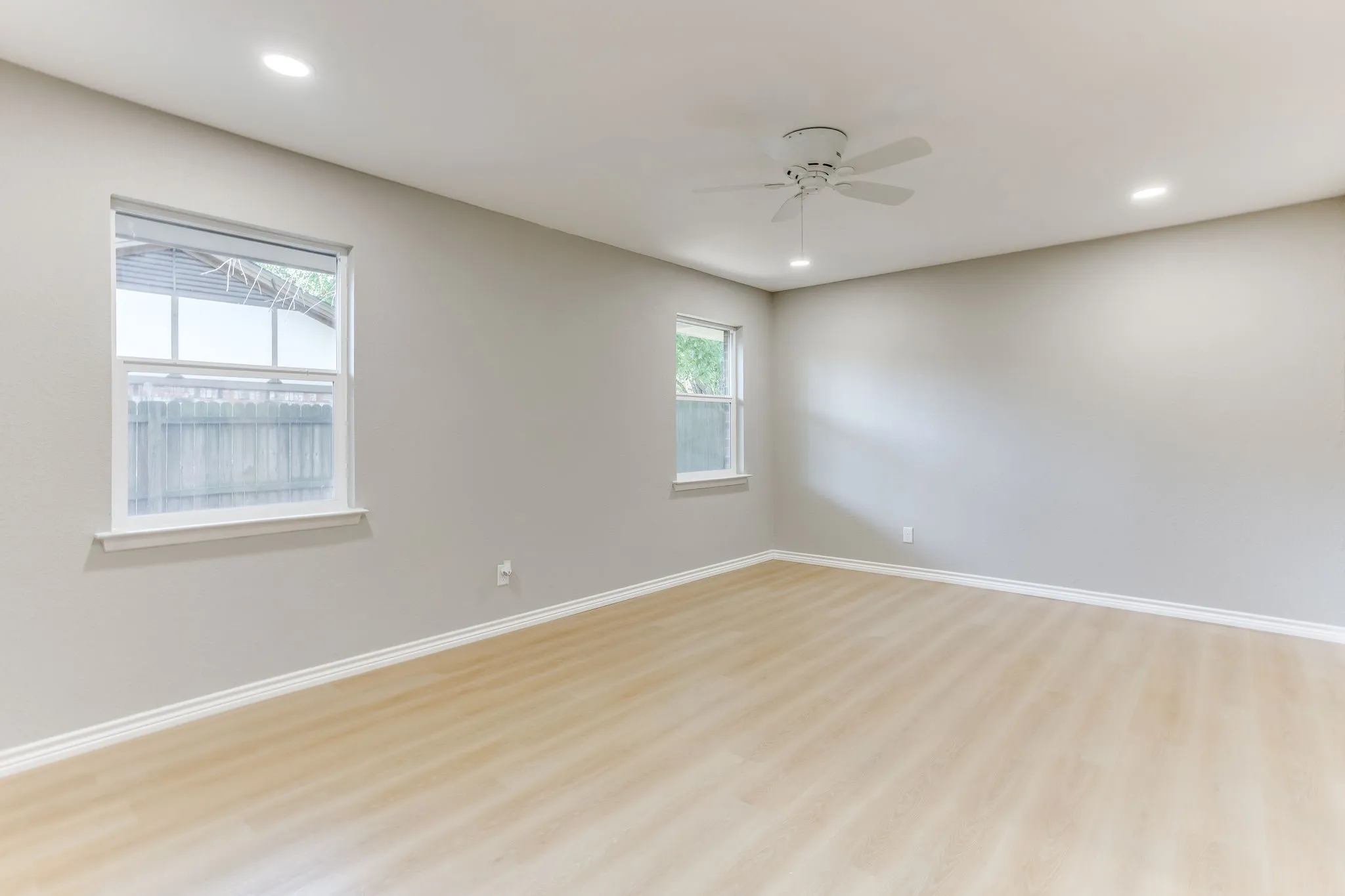 Single Family Residence For Sale in Tarrant County , 2709 Springbrooke Drive, Hurst, Texas 76054, 3 Bedroom, 2 Bathroom, 2 Garage spaces, 1,660 Sqft, built in 1978, mls#21317437, Real Estate Agent in Hurst, Homes For Sale in Tarrant county, Homes For Sale in Hurst, Realtor in Hurst Texas, Real Estate Brokerage Independent Realty Texas, Luminita Cordes Realtor