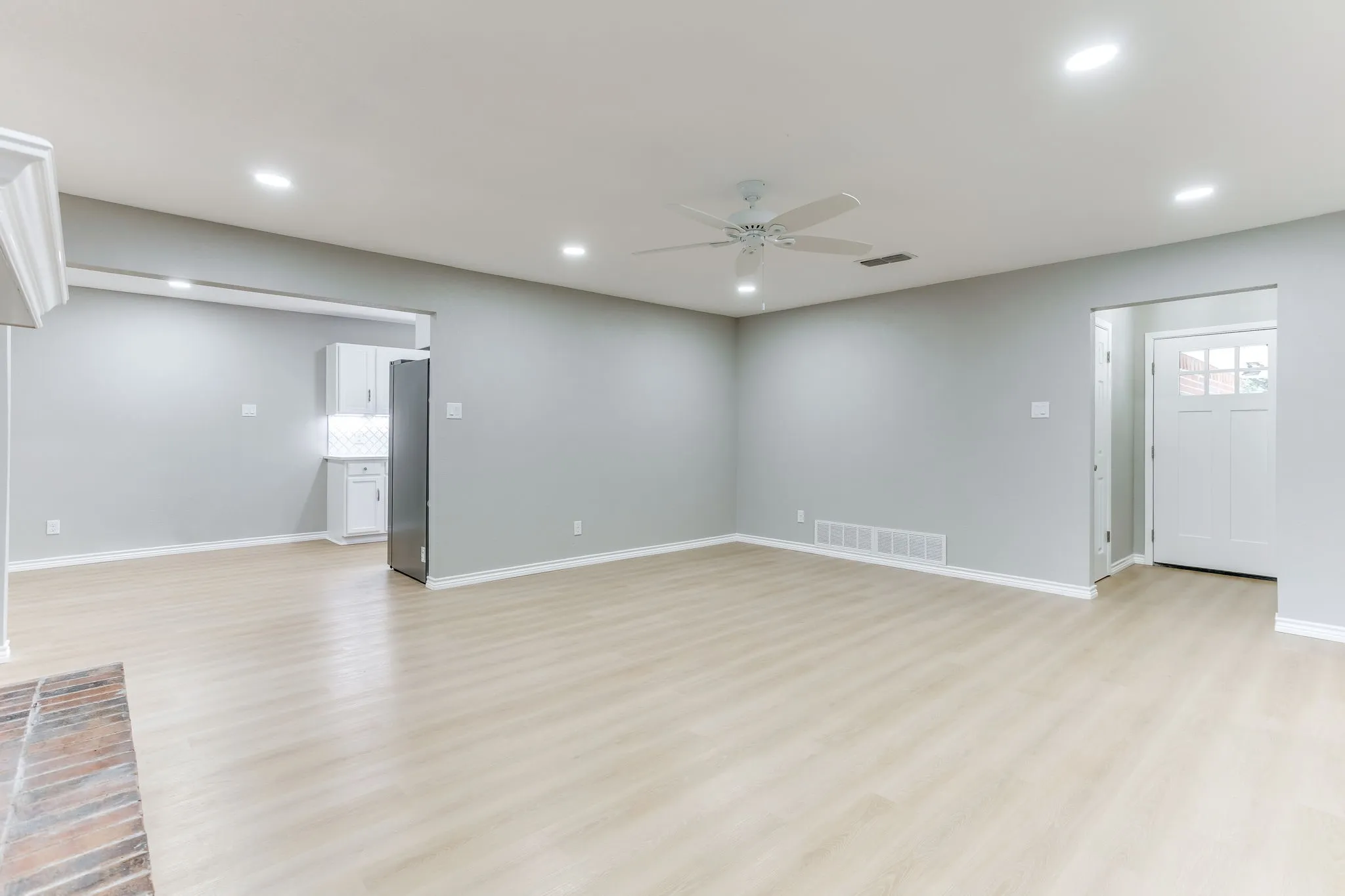 Single Family Residence For Sale in Tarrant County , 2709 Springbrooke Drive, Hurst, Texas 76054, 3 Bedroom, 2 Bathroom, 2 Garage spaces, 1,660 Sqft, built in 1978, mls#21317437, Real Estate Agent in Hurst, Homes For Sale in Tarrant county, Homes For Sale in Hurst, Realtor in Hurst Texas, Real Estate Brokerage Independent Realty Texas, Luminita Cordes Realtor
