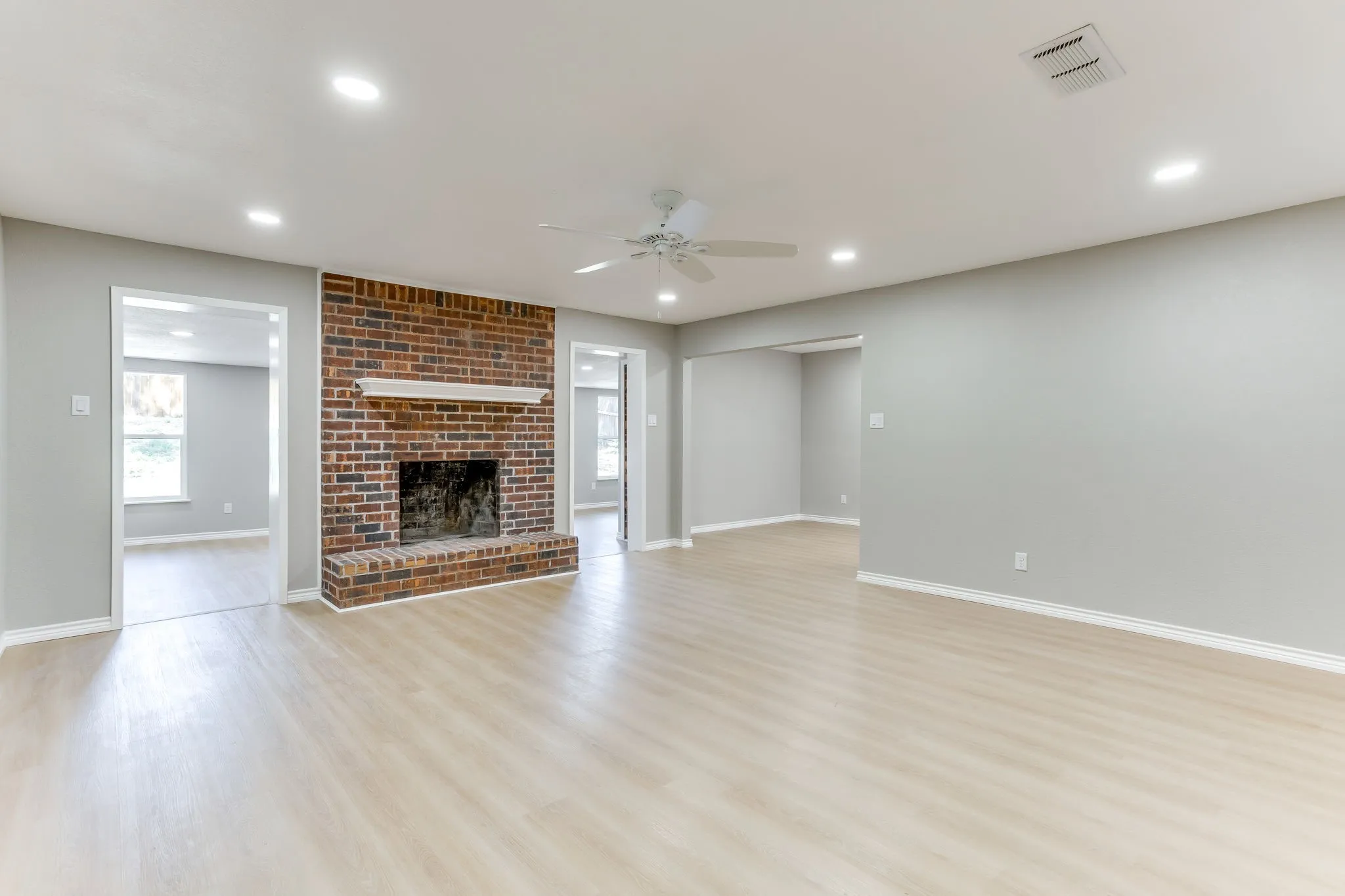 Single Family Residence For Sale in Tarrant County , 2709 Springbrooke Drive, Hurst, Texas 76054, 3 Bedroom, 2 Bathroom, 2 Garage spaces, 1,660 Sqft, built in 1978, mls#21317437, Real Estate Agent in Hurst, Homes For Sale in Tarrant county, Homes For Sale in Hurst, Realtor in Hurst Texas, Real Estate Brokerage Independent Realty Texas, Luminita Cordes Realtor