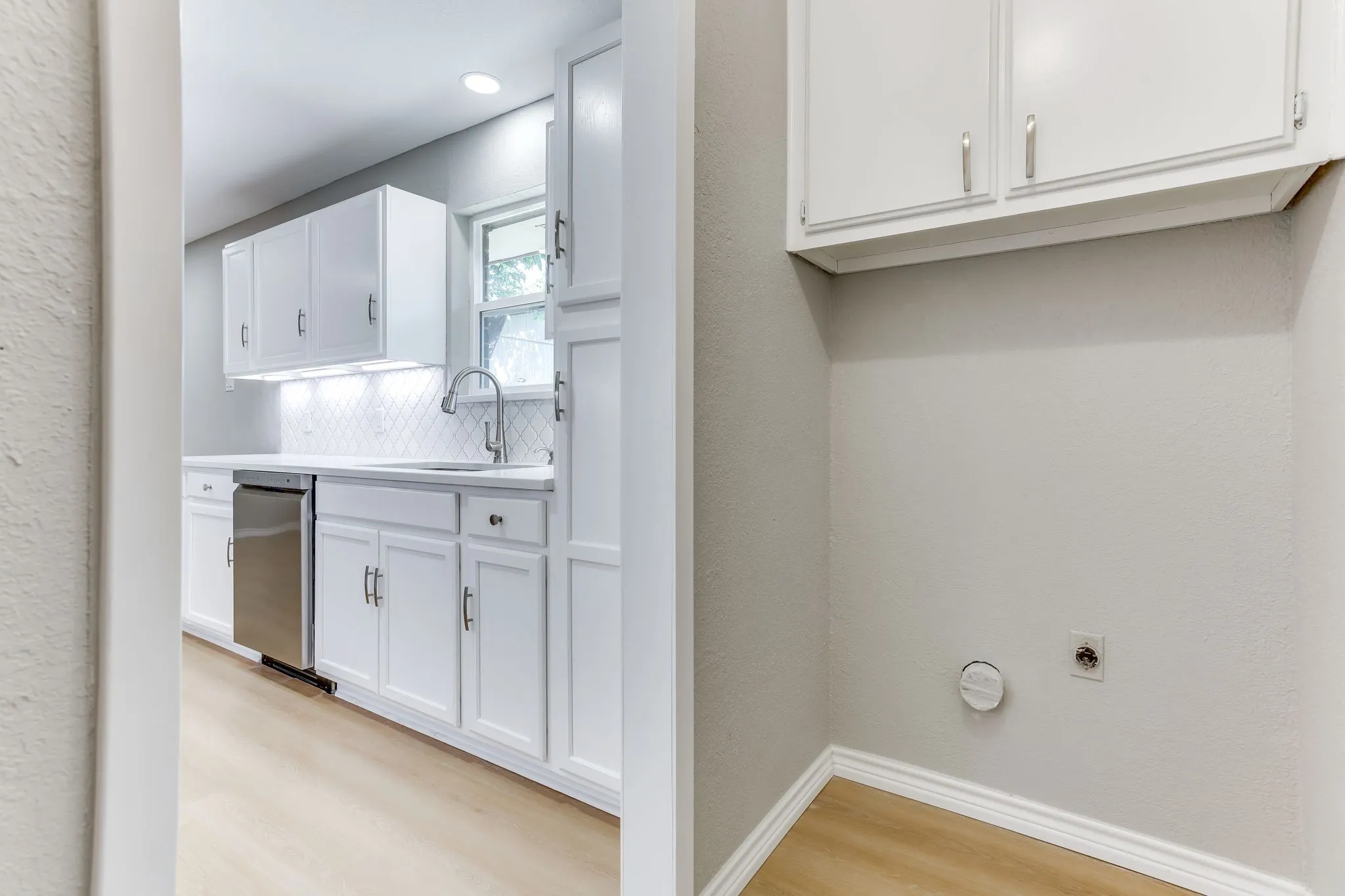 Single Family Residence For Sale in Tarrant County , 2709 Springbrooke Drive, Hurst, Texas 76054, 3 Bedroom, 2 Bathroom, 2 Garage spaces, 1,660 Sqft, built in 1978, mls#21317437, Real Estate Agent in Hurst, Homes For Sale in Tarrant county, Homes For Sale in Hurst, Realtor in Hurst Texas, Real Estate Brokerage Independent Realty Texas, Luminita Cordes Realtor