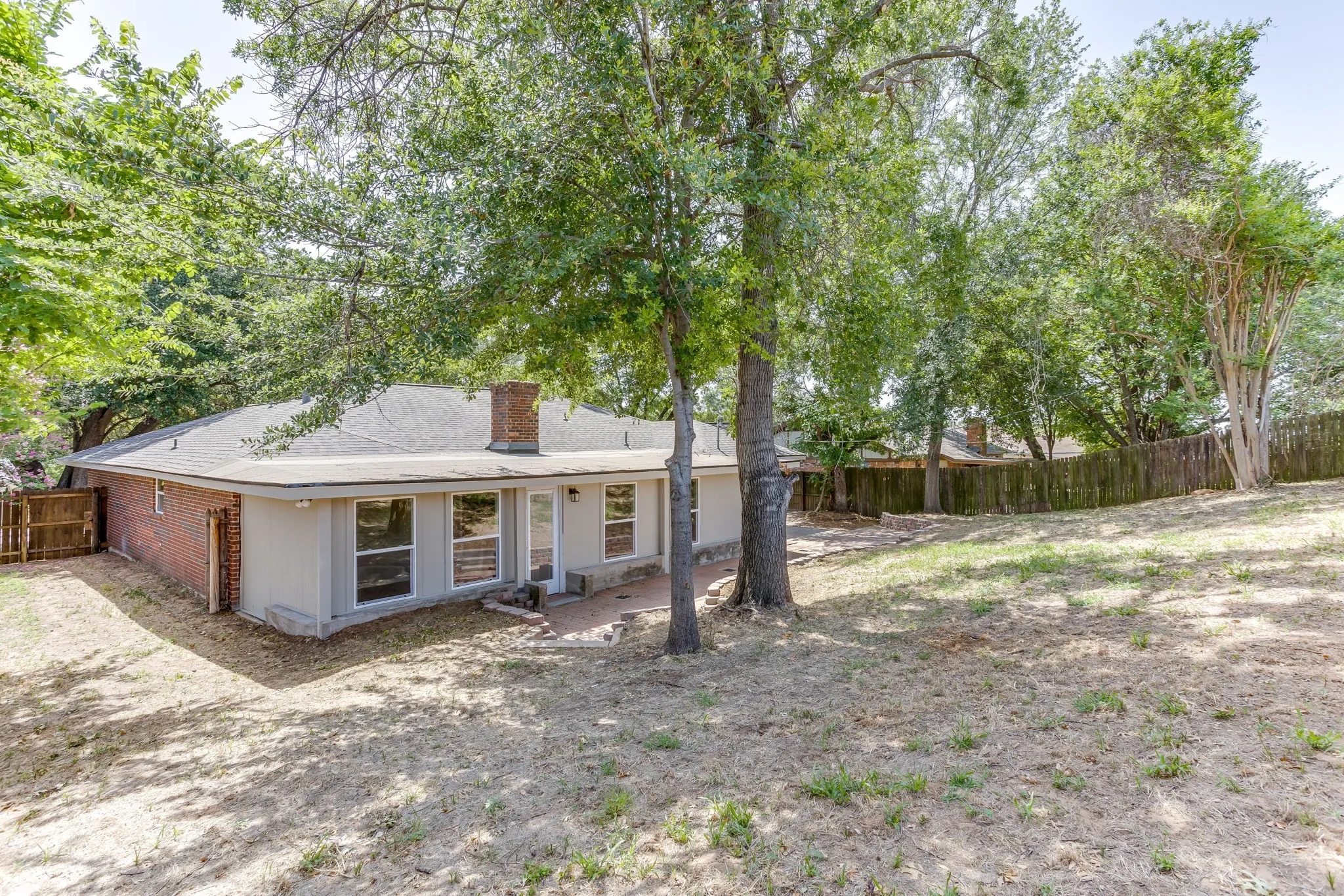 Single Family Residence For Sale in Tarrant County , 2709 Springbrooke Drive, Hurst, Texas 76054, 3 Bedroom, 2 Bathroom, 2 Garage spaces, 1,660 Sqft, built in 1978, mls#21317437, Real Estate Agent in Hurst, Homes For Sale in Tarrant county, Homes For Sale in Hurst, Realtor in Hurst Texas, Real Estate Brokerage Independent Realty Texas, Luminita Cordes Realtor