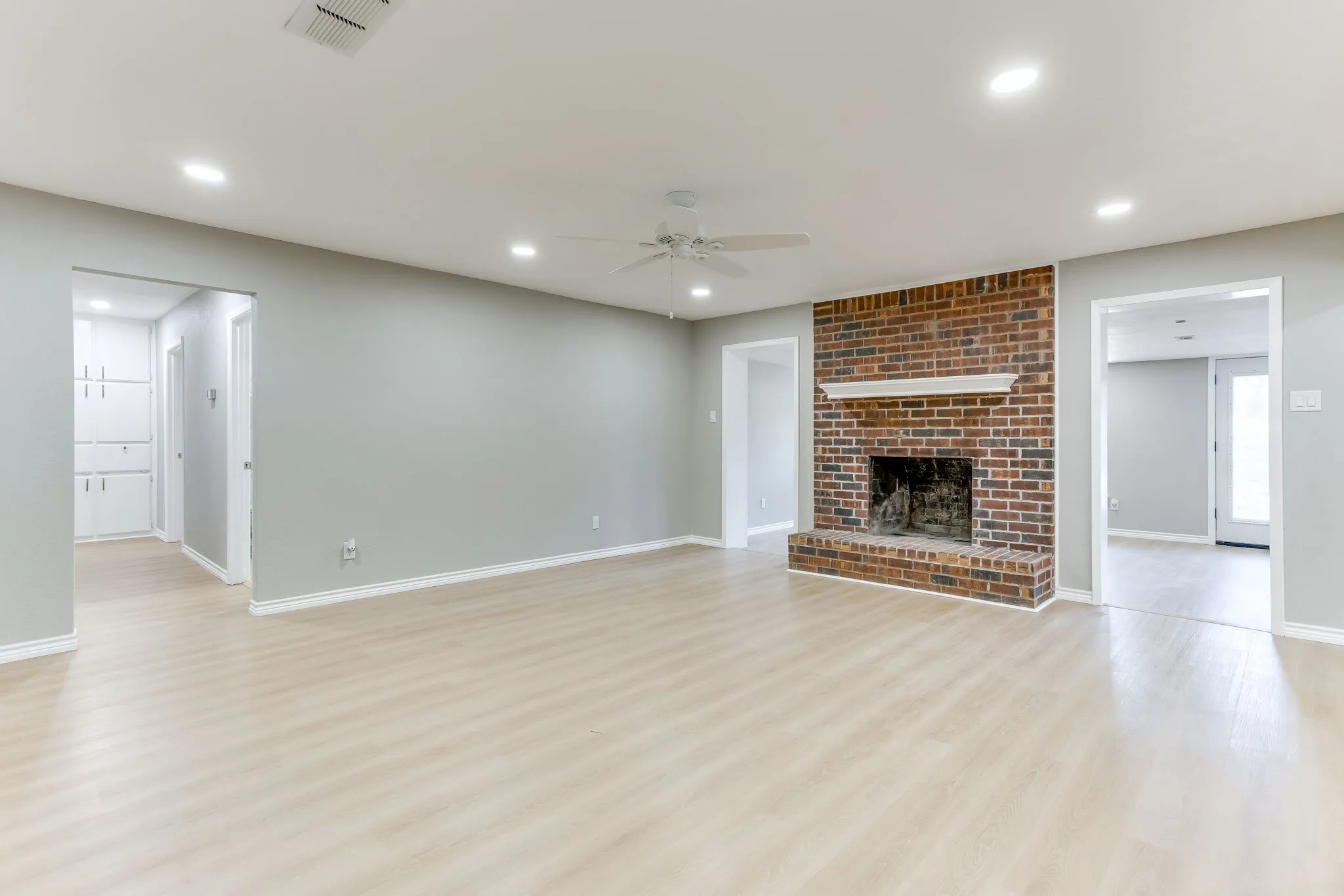 Single Family Residence For Sale in Tarrant County , 2709 Springbrooke Drive, Hurst, Texas 76054, 3 Bedroom, 2 Bathroom, 2 Garage spaces, 1,660 Sqft, built in 1978, mls#21317437, Real Estate Agent in Hurst, Homes For Sale in Tarrant county, Homes For Sale in Hurst, Realtor in Hurst Texas, Real Estate Brokerage Independent Realty Texas, Luminita Cordes Realtor