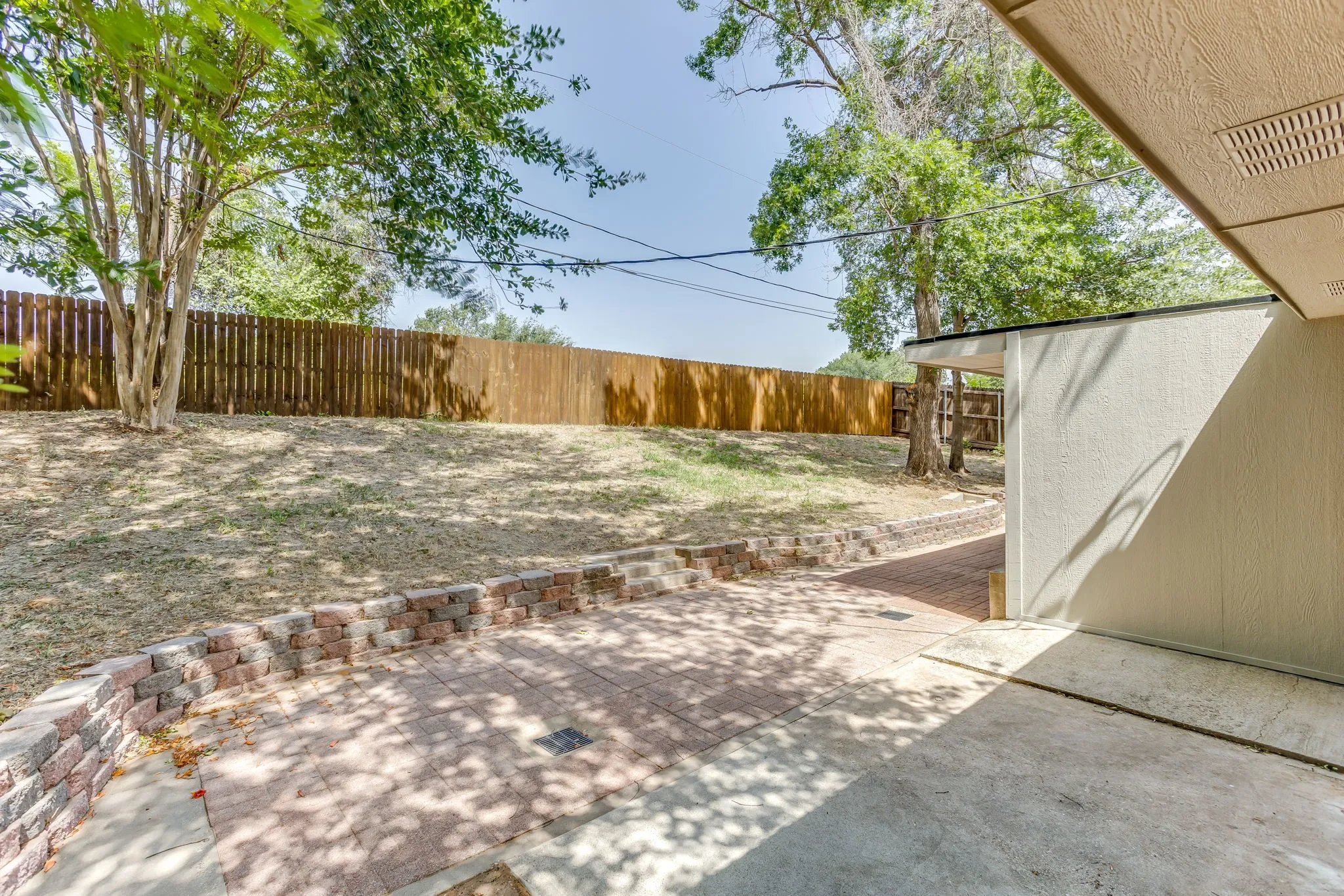 Single Family Residence For Sale in Tarrant County , 2709 Springbrooke Drive, Hurst, Texas 76054, 3 Bedroom, 2 Bathroom, 2 Garage spaces, 1,660 Sqft, built in 1978, mls#21317437, Real Estate Agent in Hurst, Homes For Sale in Tarrant county, Homes For Sale in Hurst, Realtor in Hurst Texas, Real Estate Brokerage Independent Realty Texas, Luminita Cordes Realtor