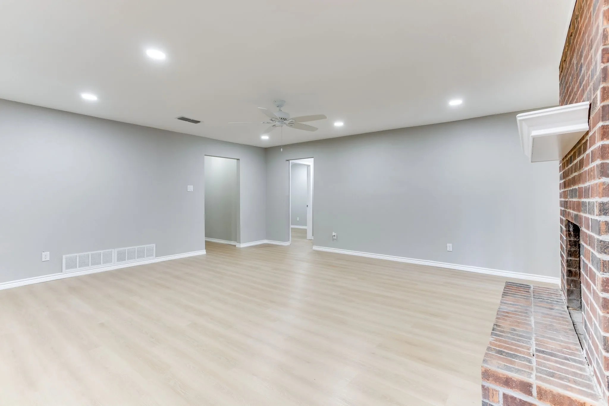 Single Family Residence For Sale in Tarrant County , 2709 Springbrooke Drive, Hurst, Texas 76054, 3 Bedroom, 2 Bathroom, 2 Garage spaces, 1,660 Sqft, built in 1978, mls#21317437, Real Estate Agent in Hurst, Homes For Sale in Tarrant county, Homes For Sale in Hurst, Realtor in Hurst Texas, Real Estate Brokerage Independent Realty Texas, Luminita Cordes Realtor