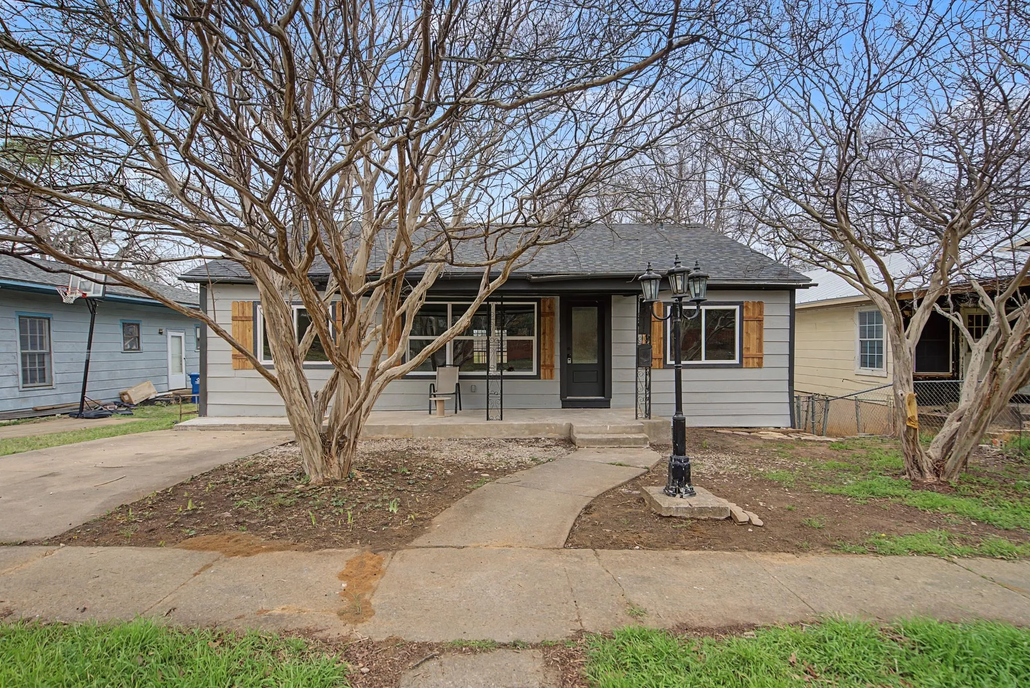 Single Family Residence For Sale in Grayson County , 1411 W Gandy Street, Denison, Texas 75020, 5 Bedroom, 3 Bathroom, Garage spaces, 2,240 Sqft, built in 1940, mls#21318504, Real Estate Agent in Denison, Homes For Sale in Grayson county, Homes For Sale in Denison, Realtor in Denison Texas, Real Estate Brokerage Independent Realty Texas, Luminita Cordes Realtor