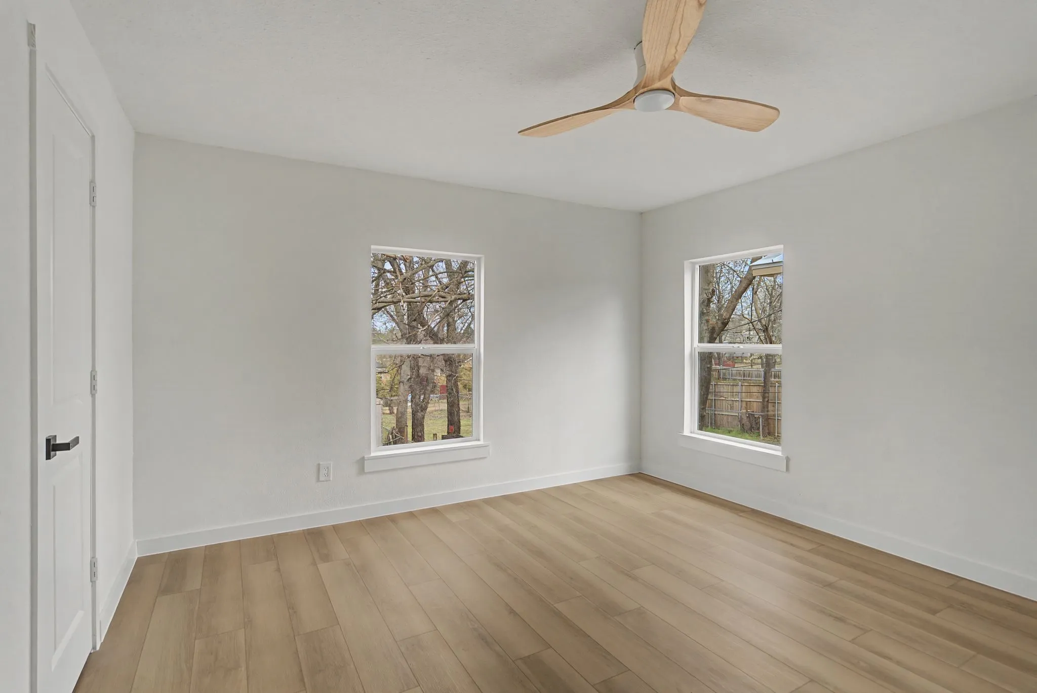 Single Family Residence For Sale in Grayson County , 1411 W Gandy Street, Denison, Texas 75020, 5 Bedroom, 3 Bathroom, Garage spaces, 2,240 Sqft, built in 1940, mls#21318504, Real Estate Agent in Denison, Homes For Sale in Grayson county, Homes For Sale in Denison, Realtor in Denison Texas, Real Estate Brokerage Independent Realty Texas, Luminita Cordes Realtor