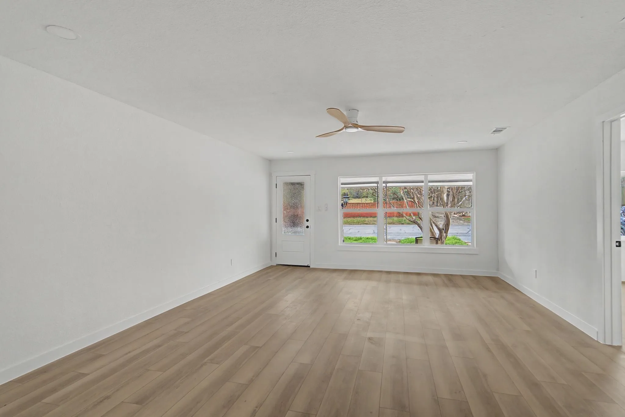Single Family Residence For Sale in Grayson County , 1411 W Gandy Street, Denison, Texas 75020, 5 Bedroom, 3 Bathroom, Garage spaces, 2,240 Sqft, built in 1940, mls#21318504, Real Estate Agent in Denison, Homes For Sale in Grayson county, Homes For Sale in Denison, Realtor in Denison Texas, Real Estate Brokerage Independent Realty Texas, Luminita Cordes Realtor