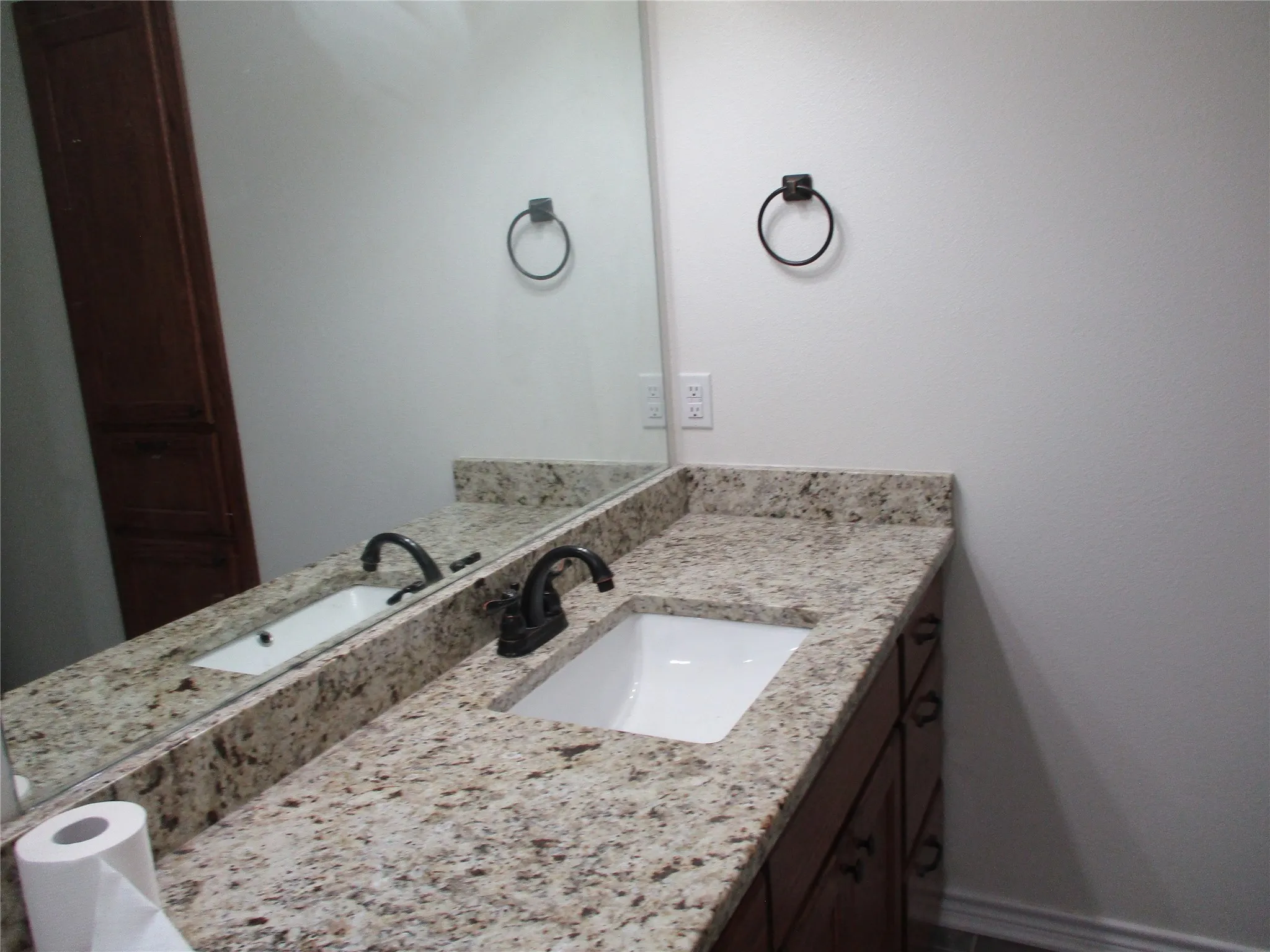 Single Family Residence For Sale in Rains County , 148 Mill Street, Emory, Texas 75440, 2 Bedroom, 2 Bathroom, Garage spaces, 1,214 Sqft, built in 2021, mls#21318523, Real Estate Agent in Emory, Homes For Sale in Rains county, Homes For Sale in Emory, Realtor in Emory Texas, Real Estate Brokerage Independent Realty Texas, Luminita Cordes Realtor