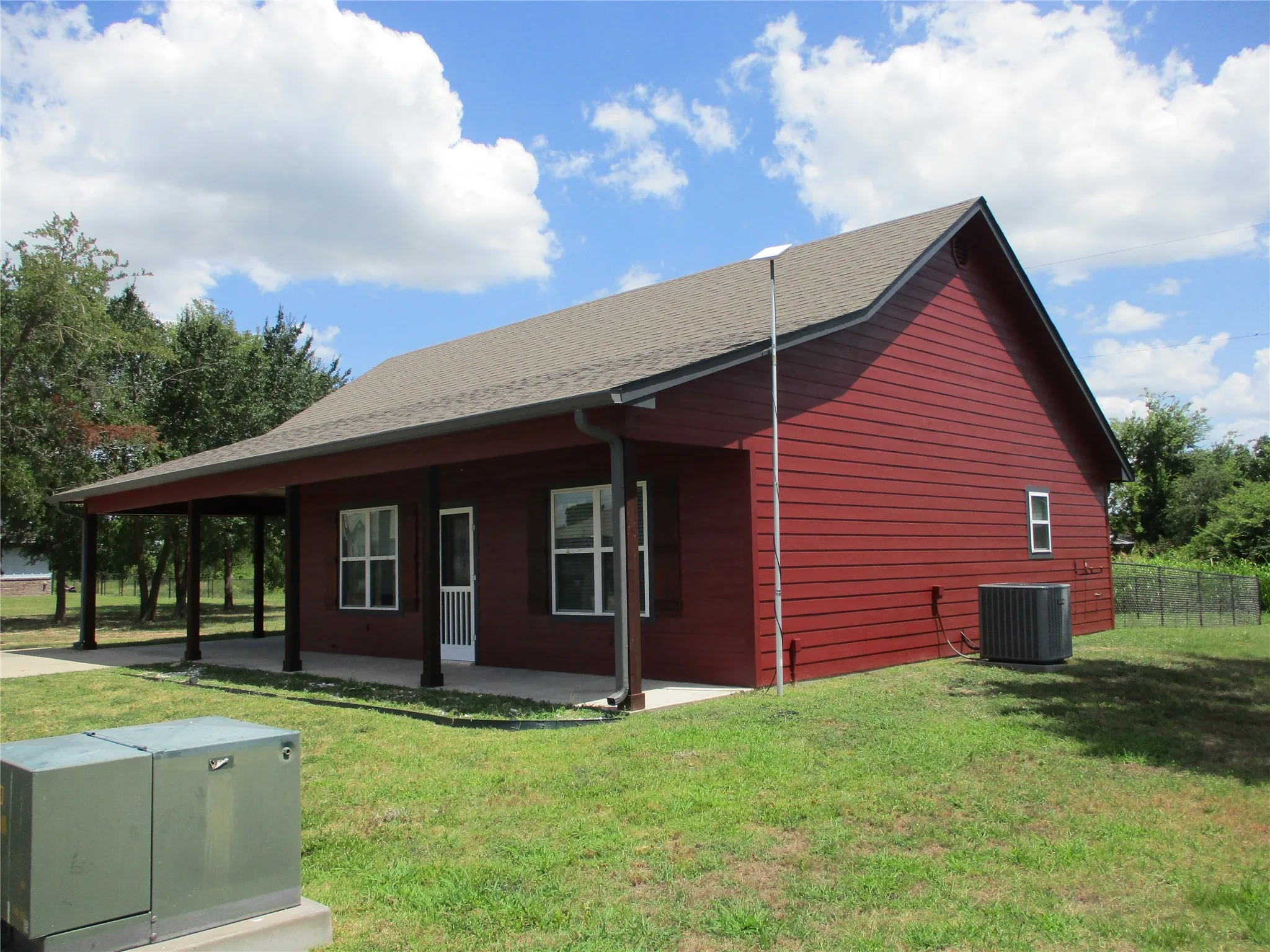 Single Family Residence For Sale in Rains County , 148 Mill Street, Emory, Texas 75440, 2 Bedroom, 2 Bathroom, Garage spaces, 1,214 Sqft, built in 2021, mls#21318523, Real Estate Agent in Emory, Homes For Sale in Rains county, Homes For Sale in Emory, Realtor in Emory Texas, Real Estate Brokerage Independent Realty Texas, Luminita Cordes Realtor
