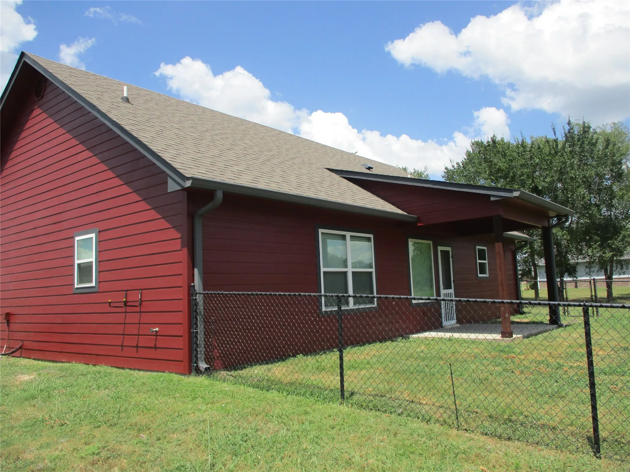 Single Family Residence For Sale in Rains County , 148 Mill Street, Emory, Texas 75440, 2 Bedroom, 2 Bathroom, Garage spaces, 1,214 Sqft, built in 2021, mls#21318523, Real Estate Agent in Emory, Homes For Sale in Rains county, Homes For Sale in Emory, Realtor in Emory Texas, Real Estate Brokerage Independent Realty Texas, Luminita Cordes Realtor
