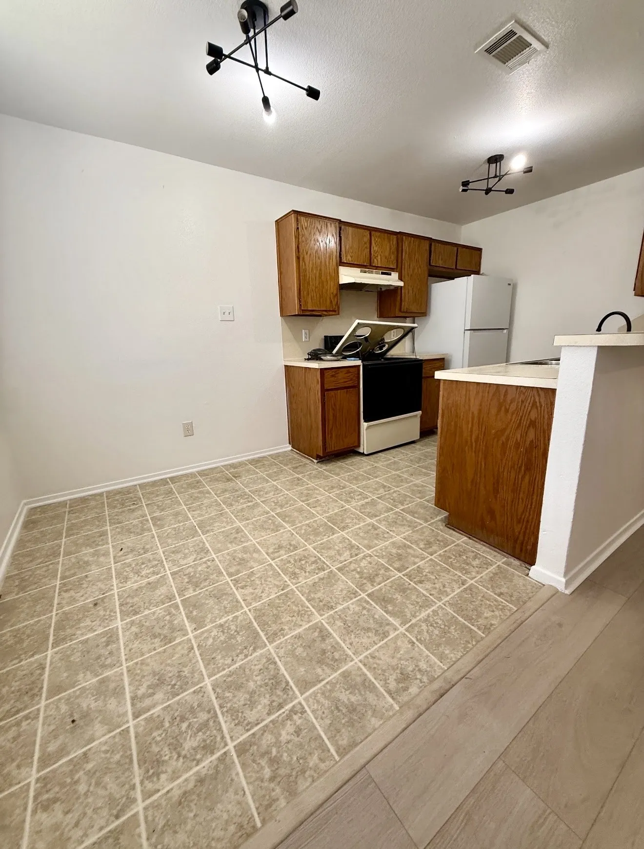Duplex For Sale in Bell County , 506 W Green Avenue, Killeen, Texas 76541, 4 Bedroom, 2 Bathroom, Garage spaces, 0 Sqft, built in 1998, mls#21318526, Real Estate Agent in Killeen, Homes For Sale in Bell county, Homes For Sale in Killeen, Realtor in Killeen Texas, Real Estate Brokerage Independent Realty Texas, Luminita Cordes Realtor