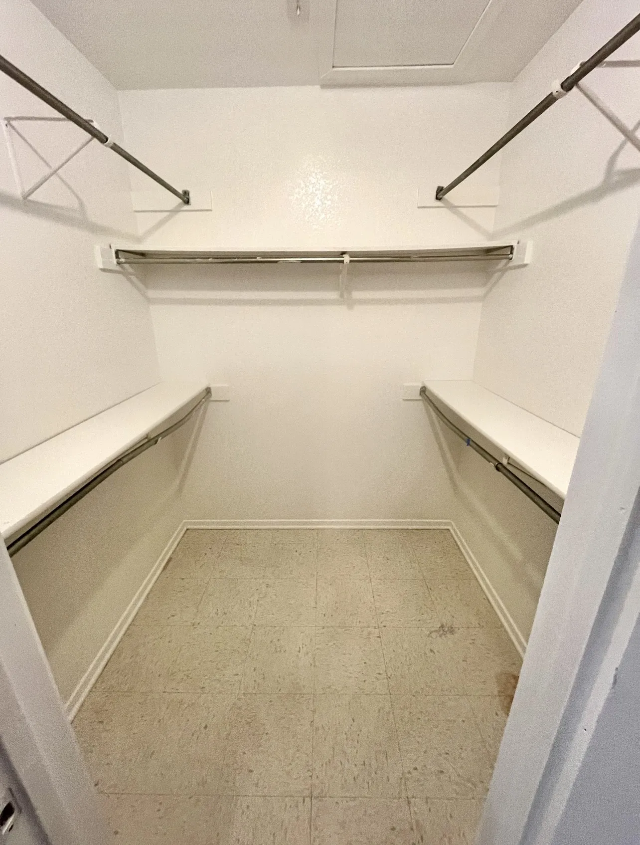 Walk in closet featuring light flooring