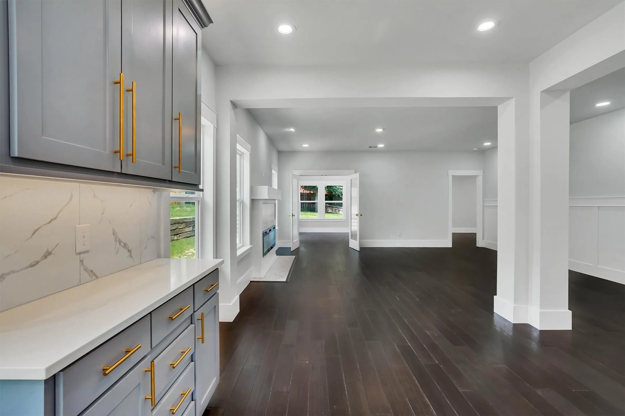 Built-in server in eat-in kitchen