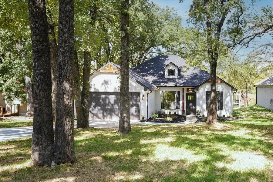 Single Family Residence For Sale in Henderson County , 219 Ben Lacy Drive, Gun Barrel City, Texas 75156, 3 Bedroom, 2 Bathroom, 2 Garage spaces, 1,820 Sqft, built in 2022, mls#21318533, Real Estate Agent in Gun Barrel City, Homes For Sale in Henderson county, Homes For Sale in Gun Barrel City, Realtor in Gun Barrel City Texas, Real Estate Brokerage Independent Realty Texas, Luminita Cordes Realtor